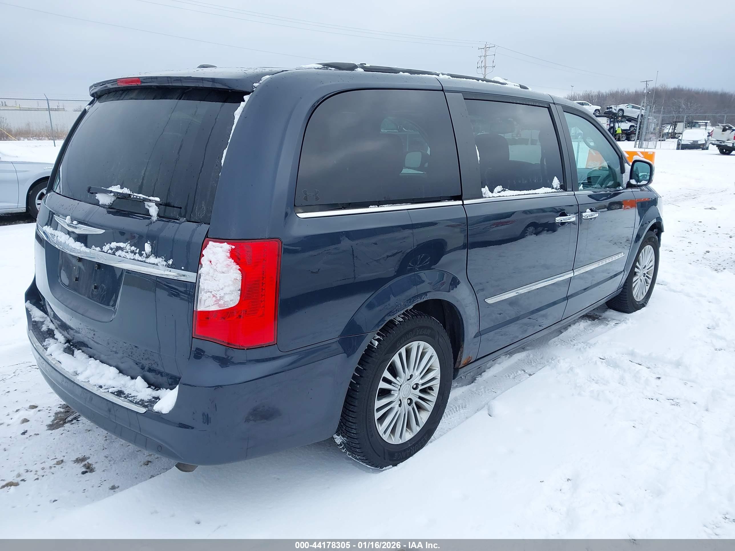 CHRYSLER TOWN image 4