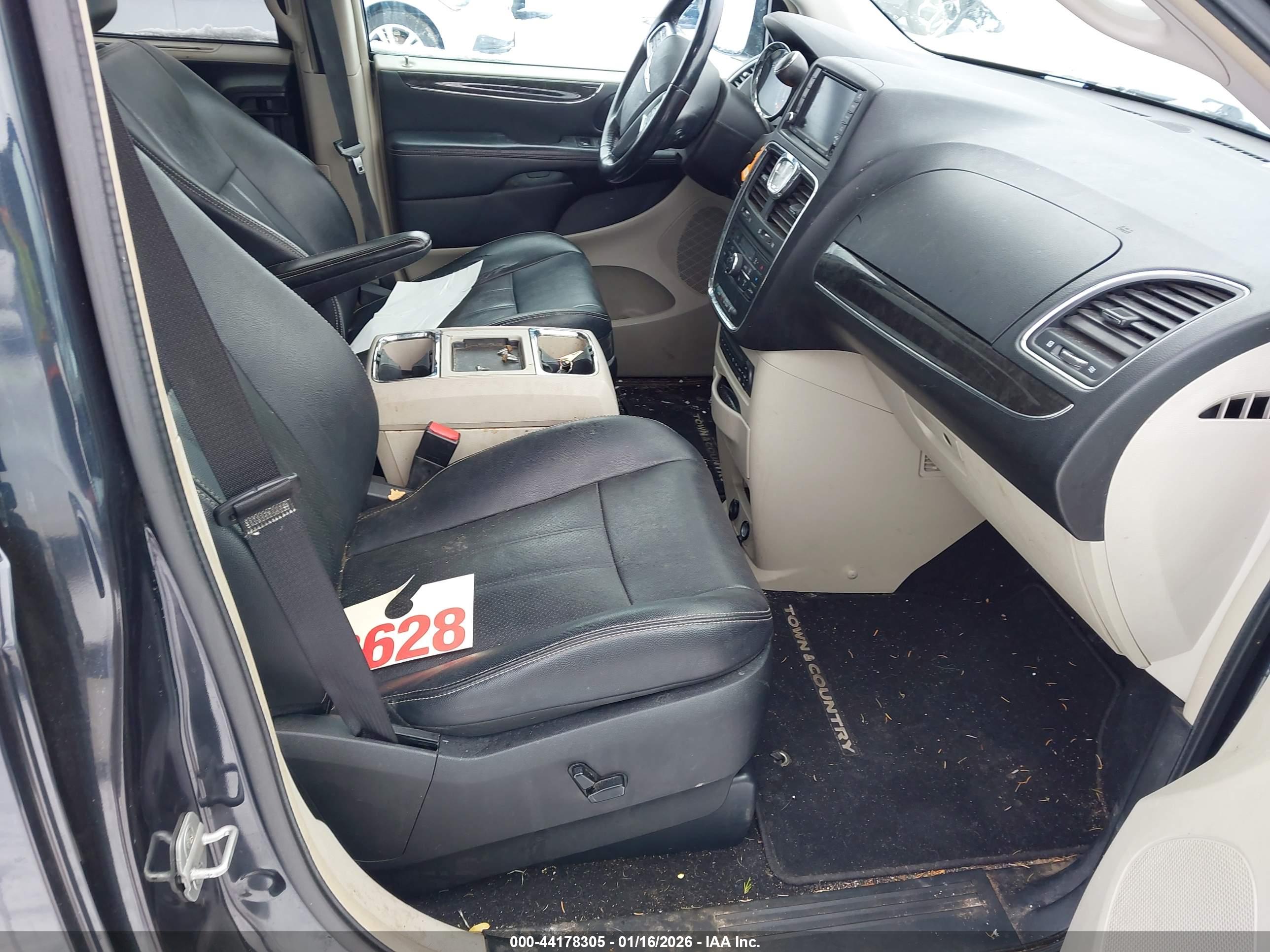 CHRYSLER TOWN image 5