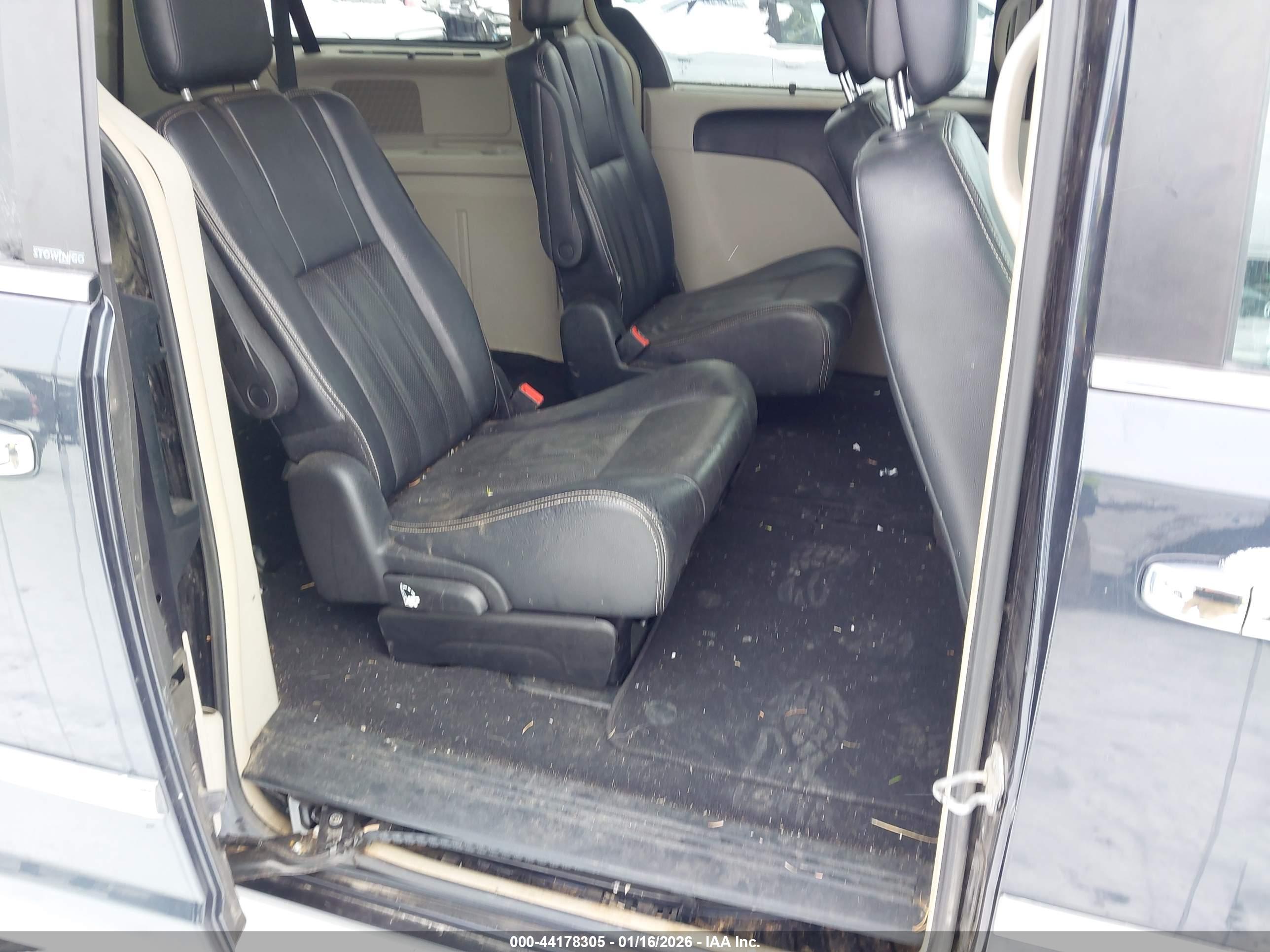 CHRYSLER TOWN image 8