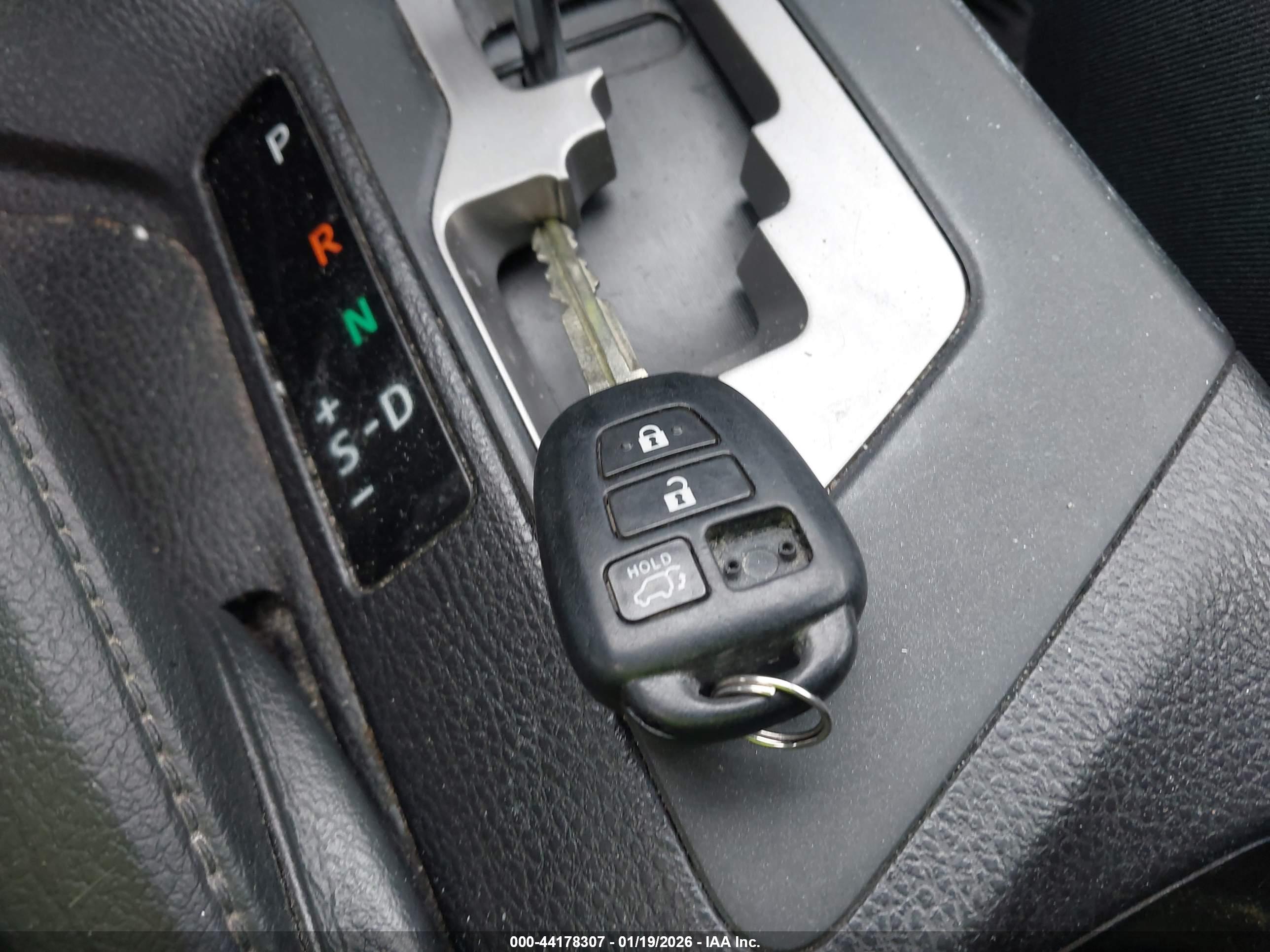 TOYOTA RAV4 image 11