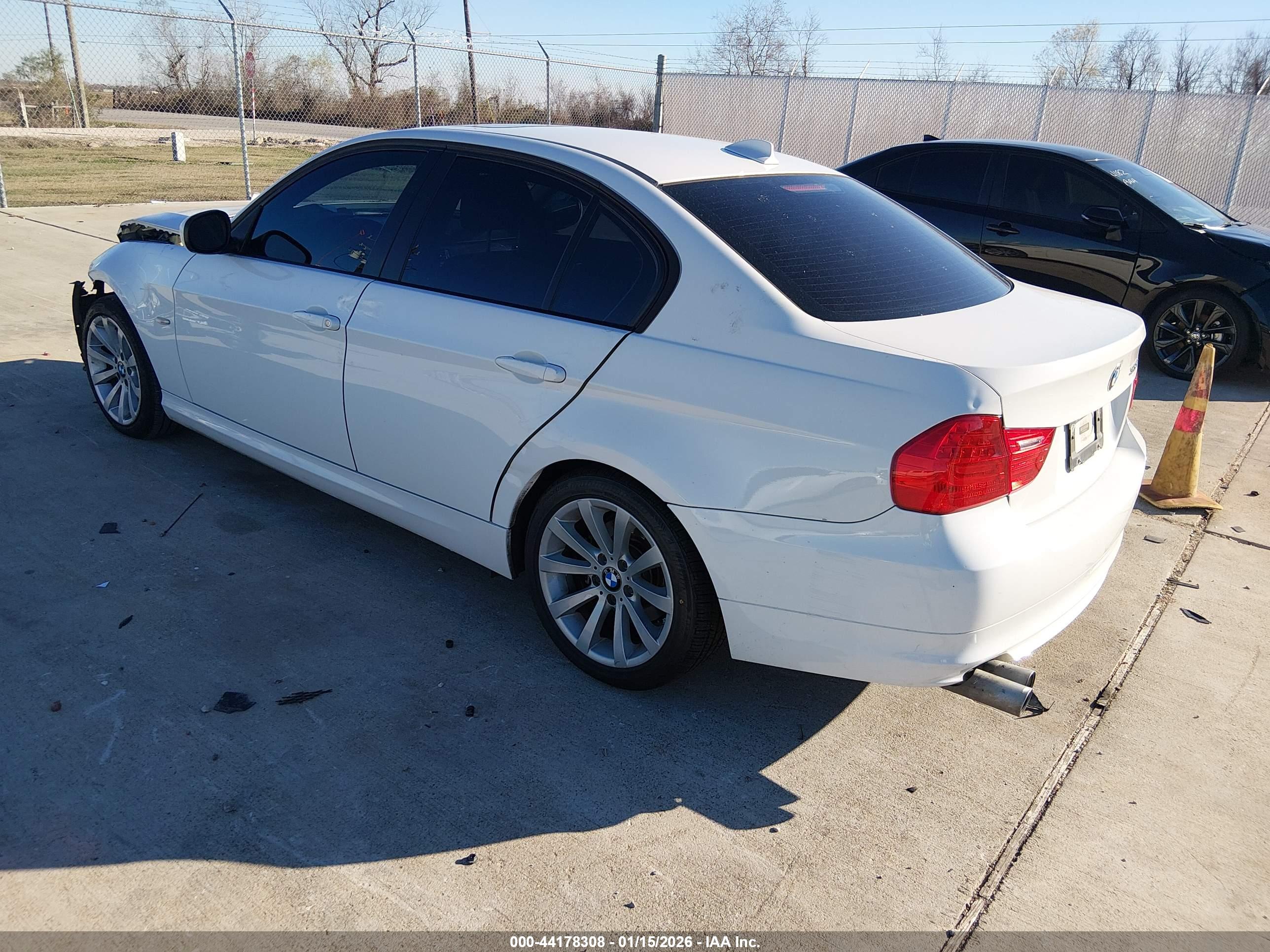 BMW 328I image 3