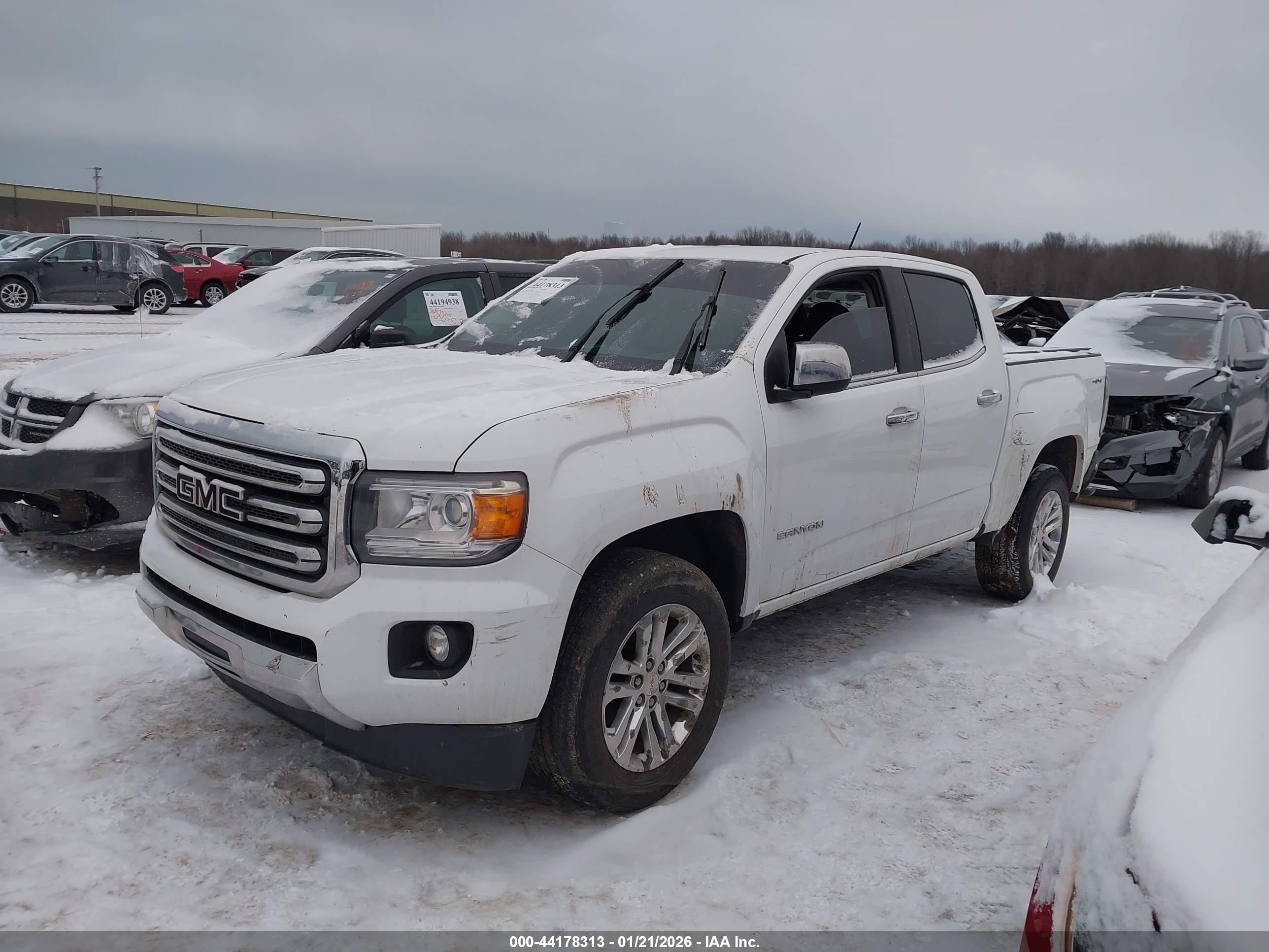 GMC CANYON image 2