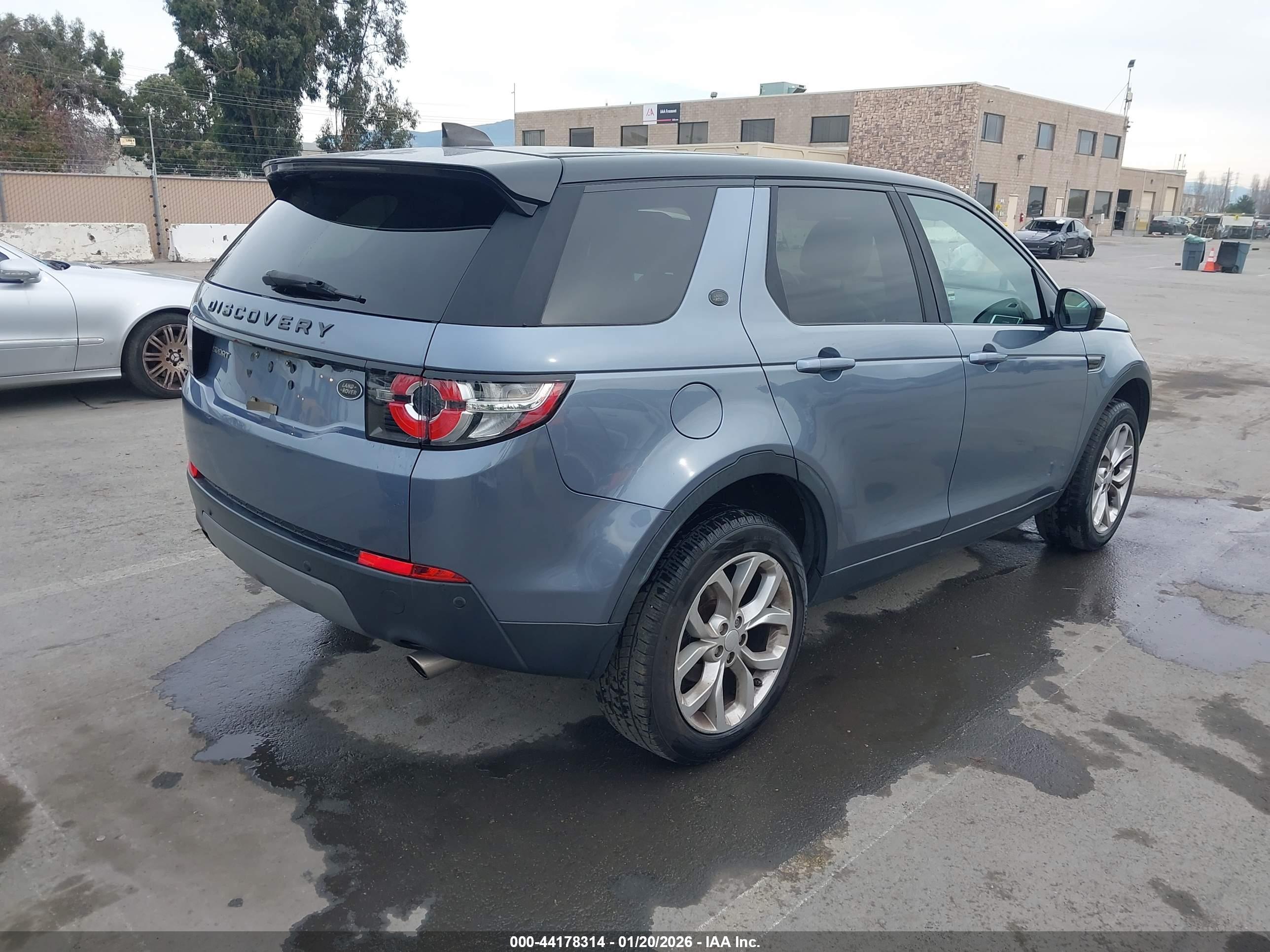 LAND ROVER image 4