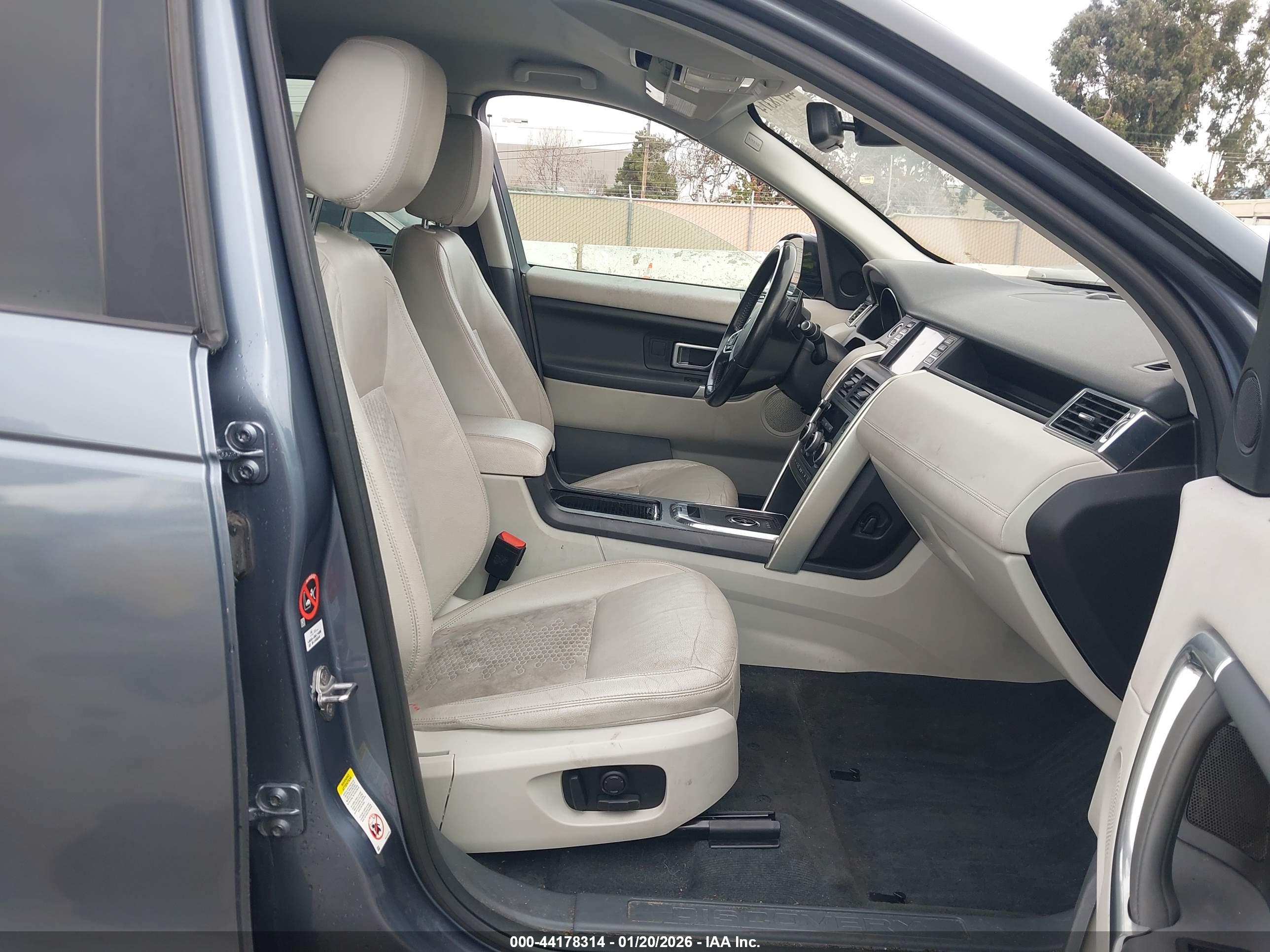 LAND ROVER image 5