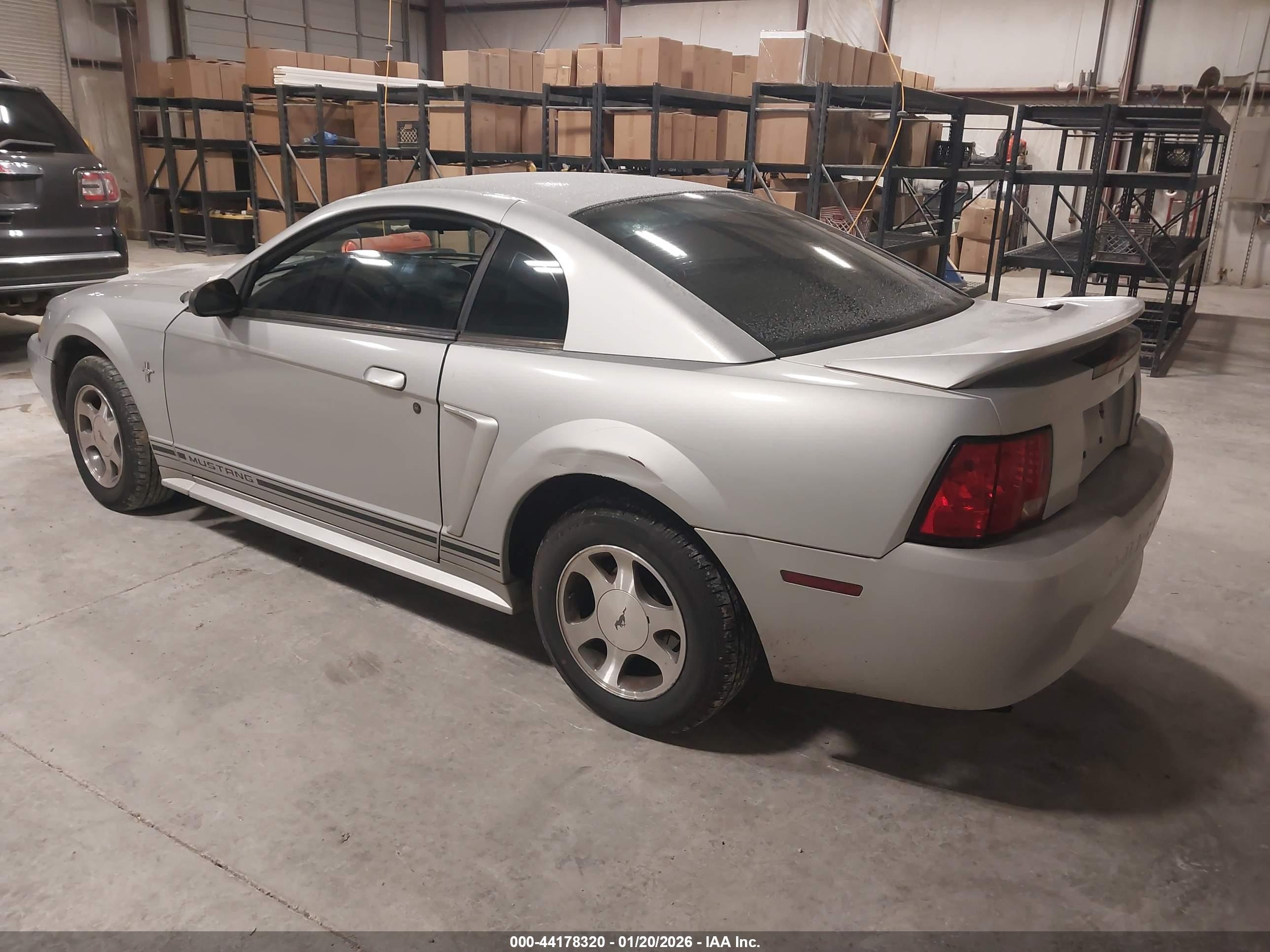 FORD MUSTANG image 3