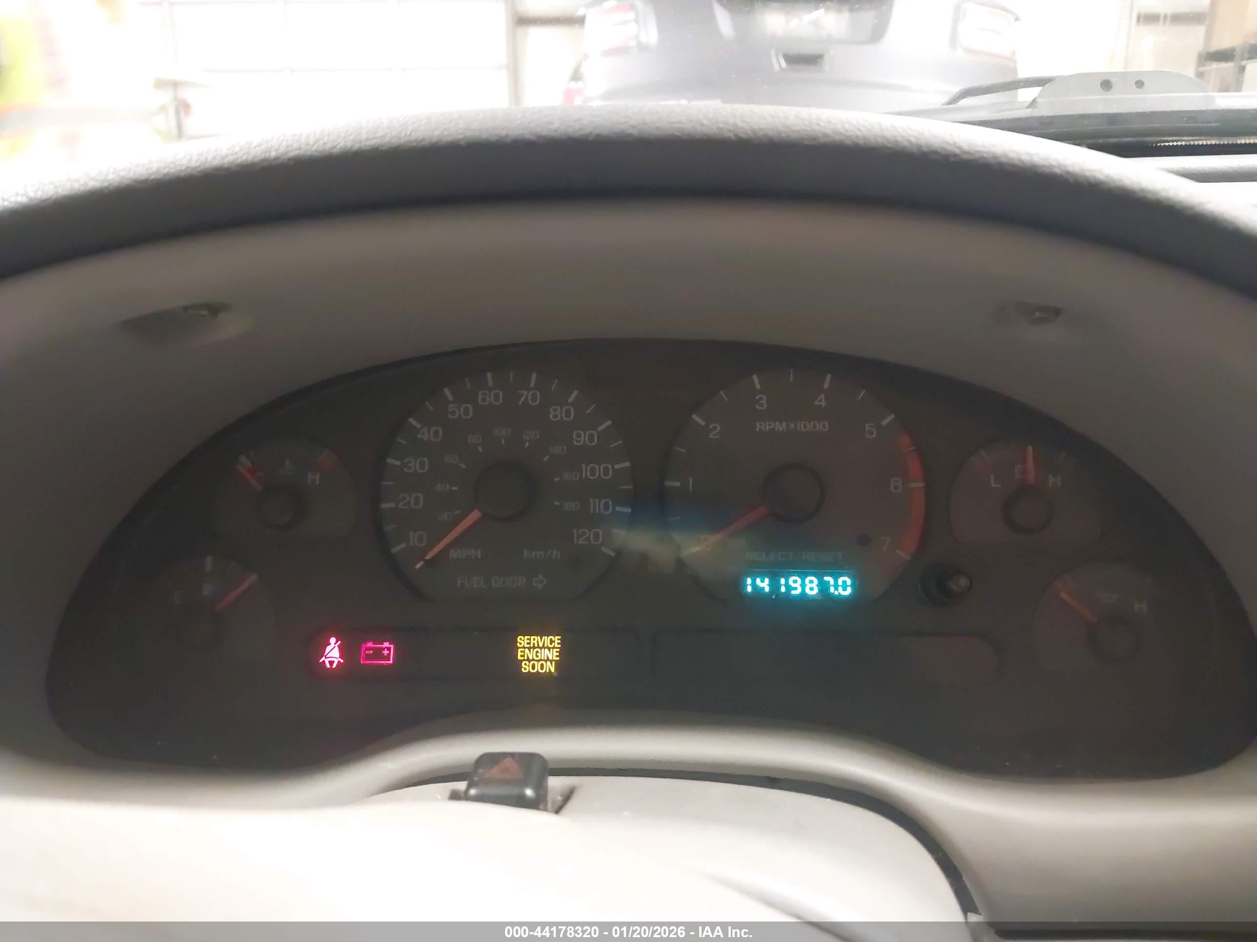 FORD MUSTANG image 7