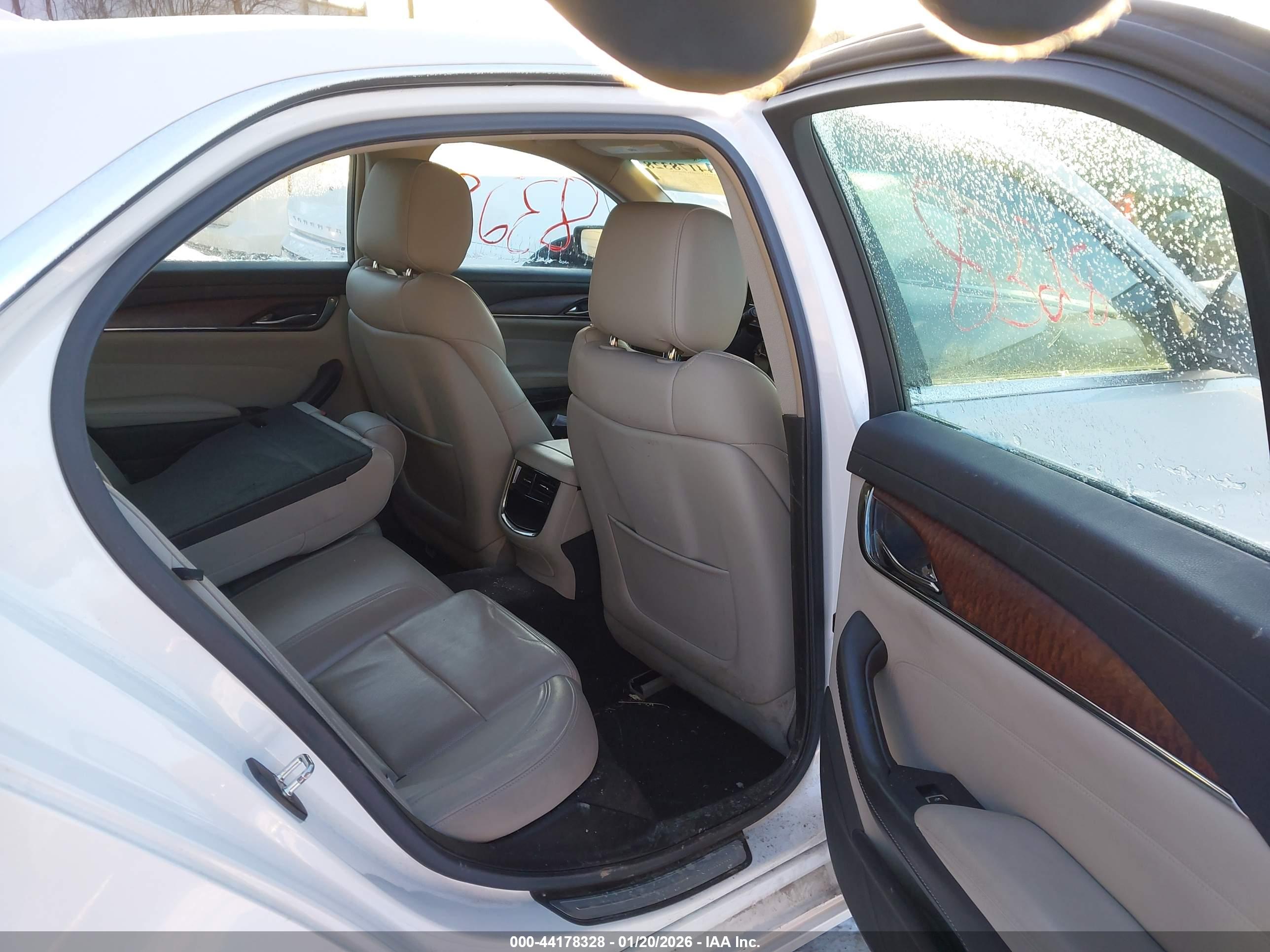 CADILLAC CTS image 8