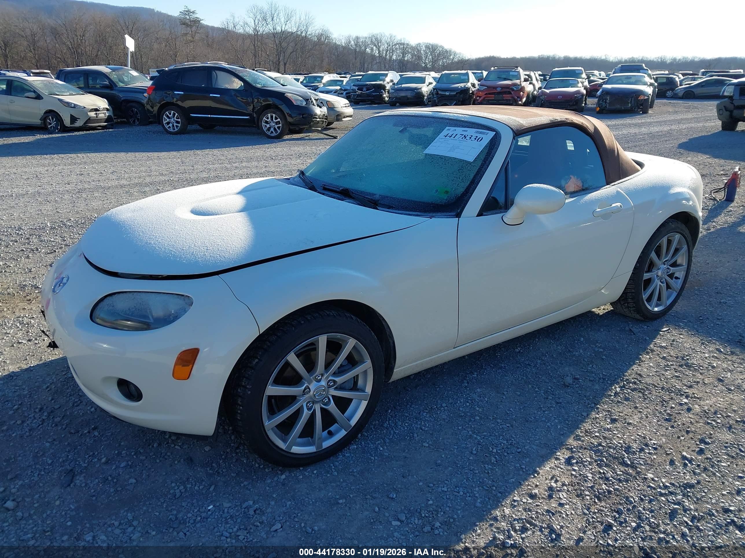 MAZDA MX-5 image 2