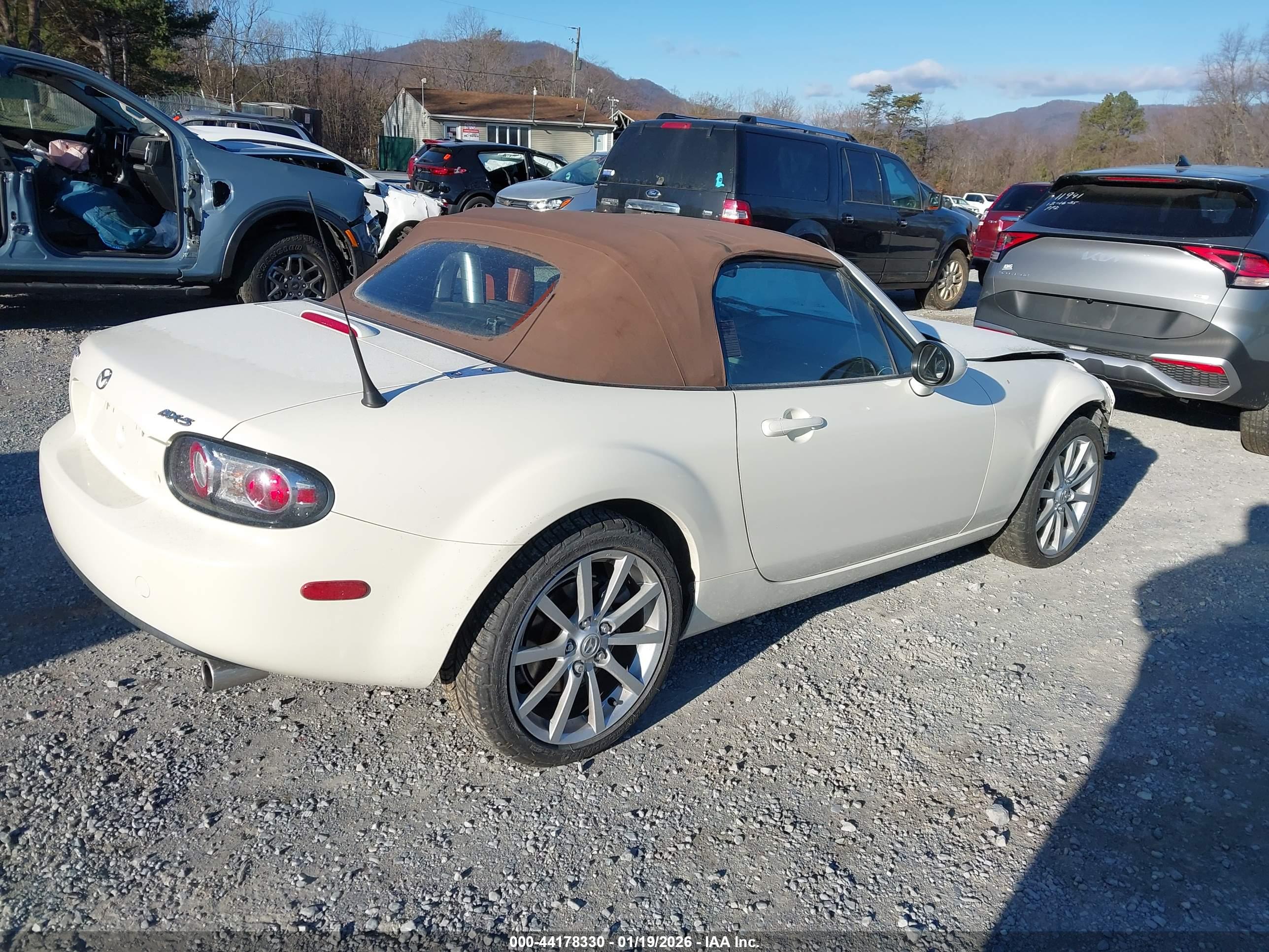 MAZDA MX-5 image 4