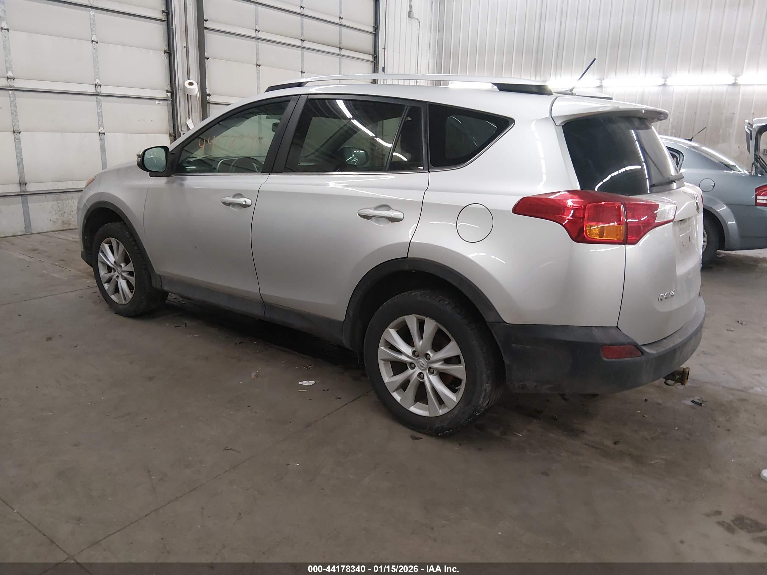 TOYOTA RAV4 image 3