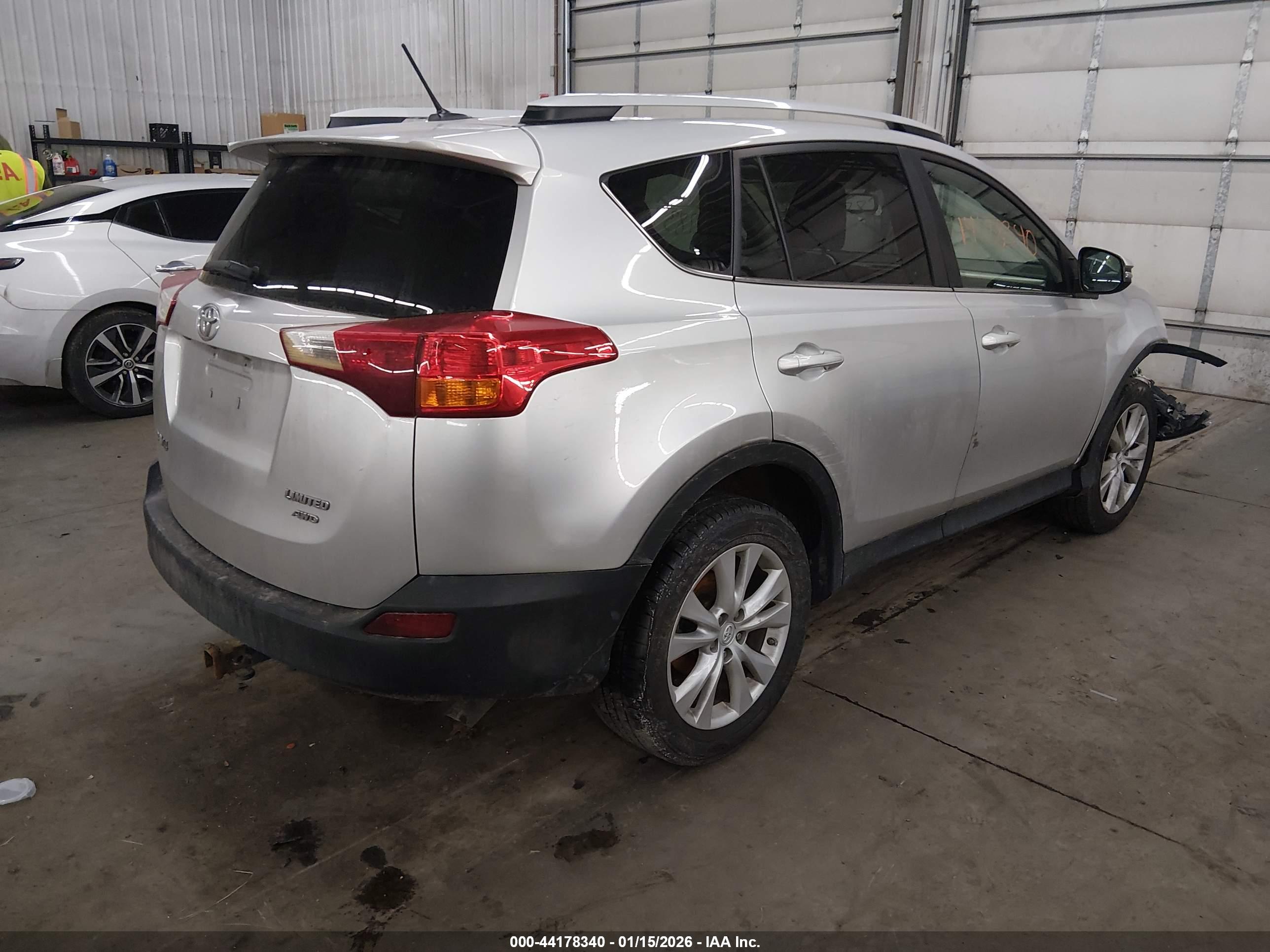 TOYOTA RAV4 image 4
