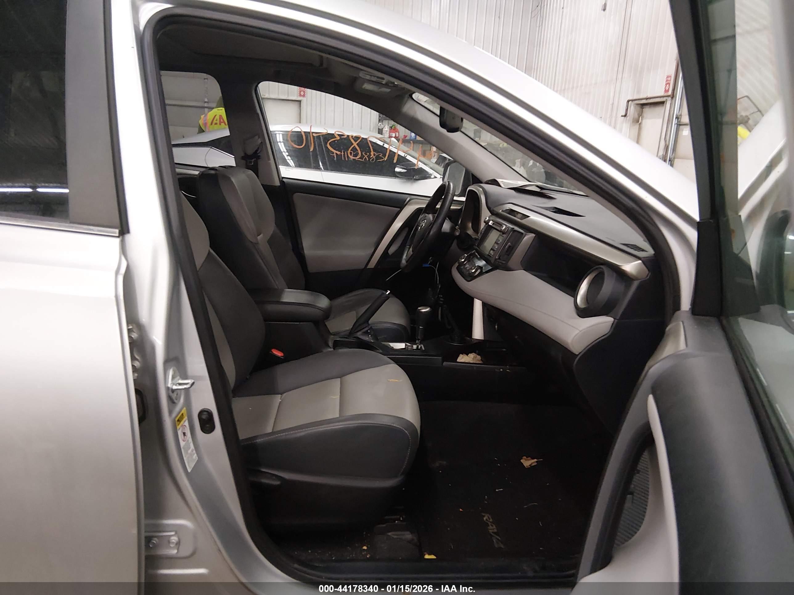 TOYOTA RAV4 image 5