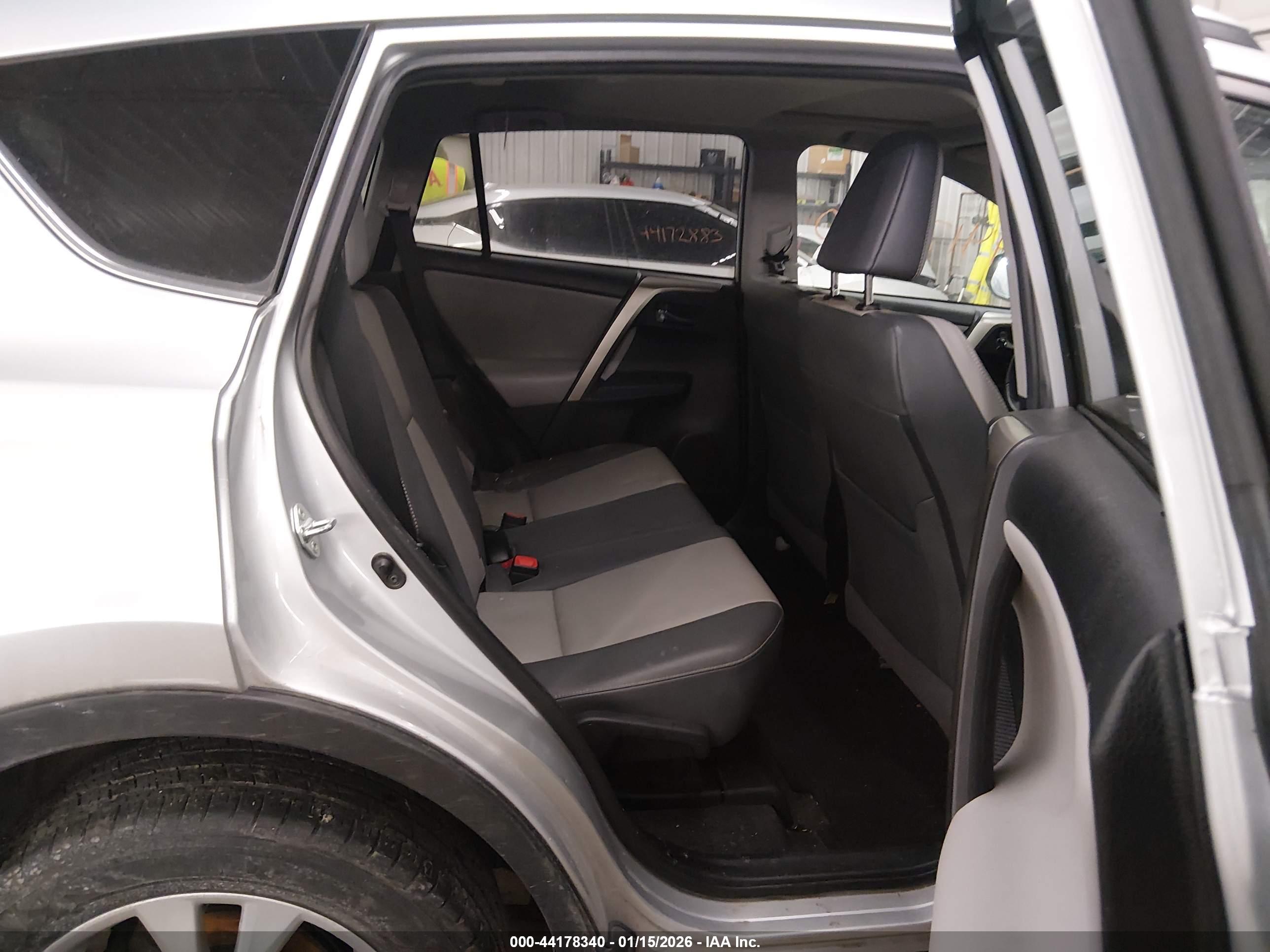 TOYOTA RAV4 image 8