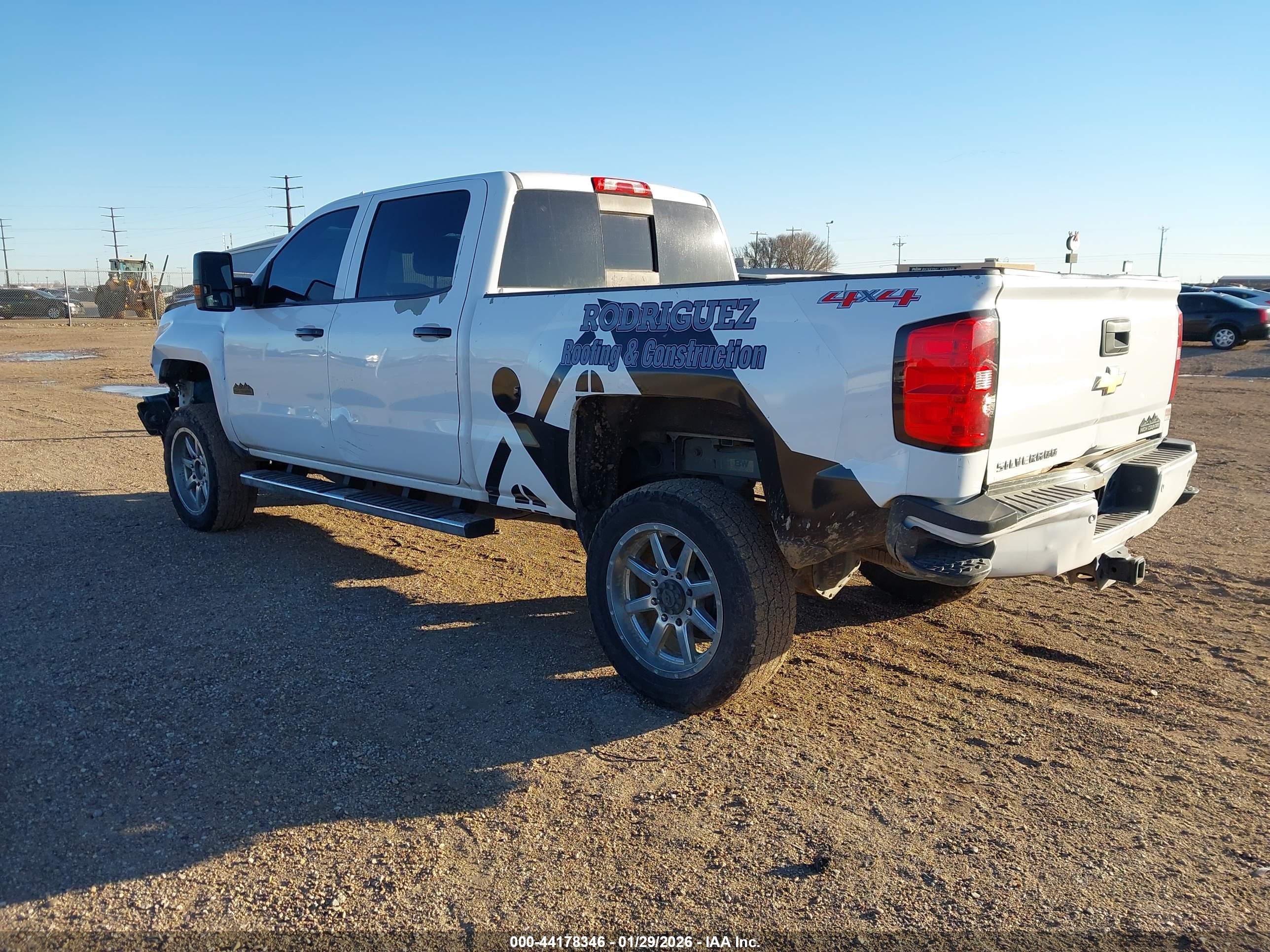 CHEVROLET SILVERADO image 3