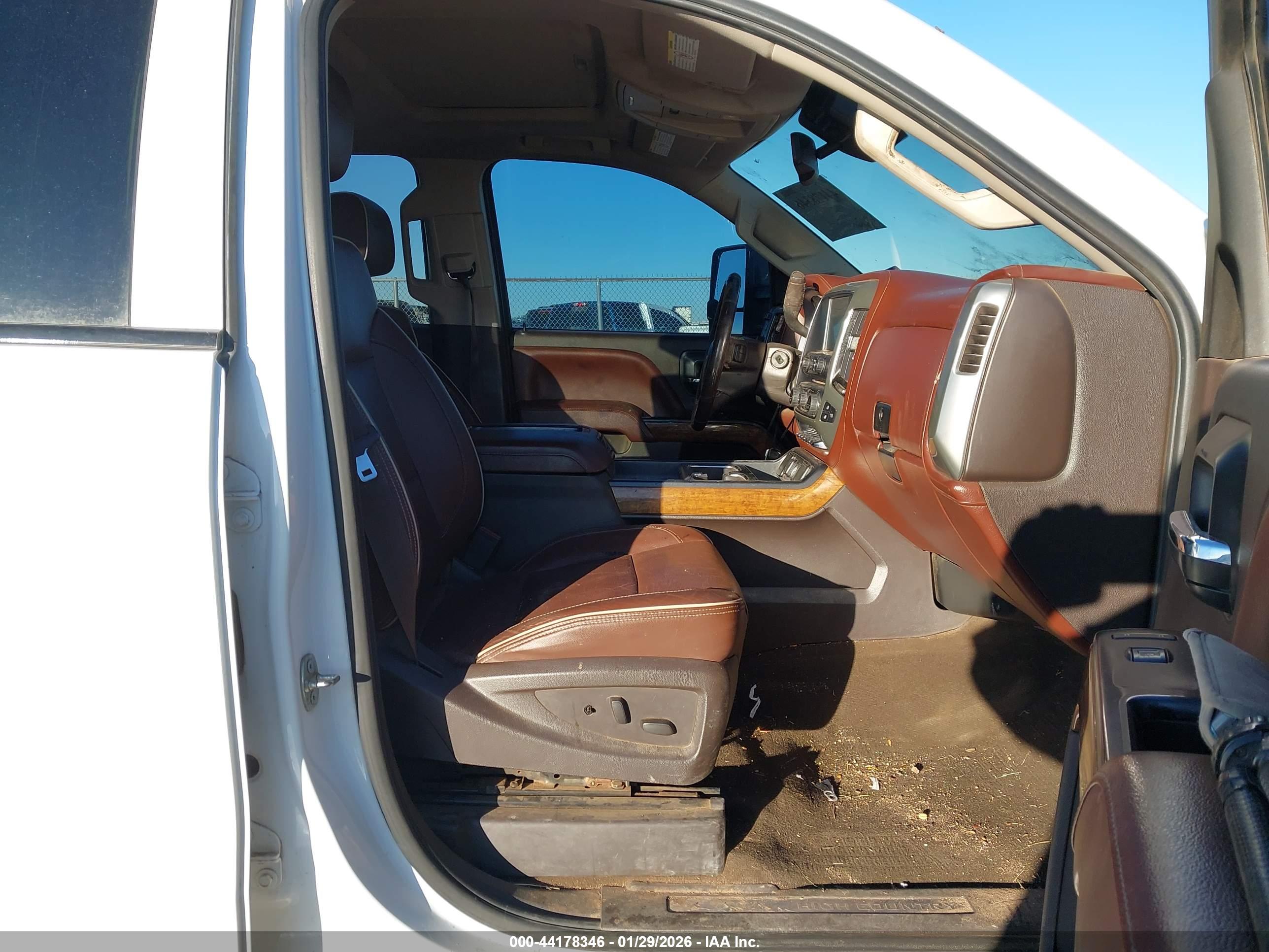 CHEVROLET SILVERADO image 5