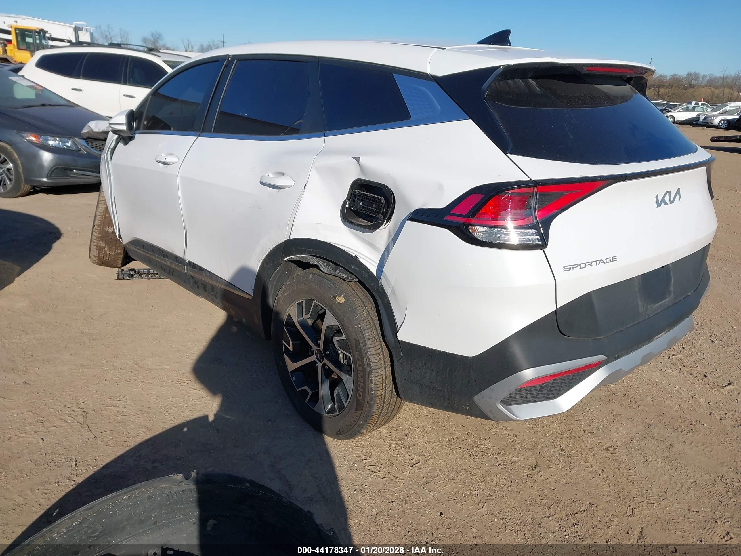 KIA SPORTAGE image 3