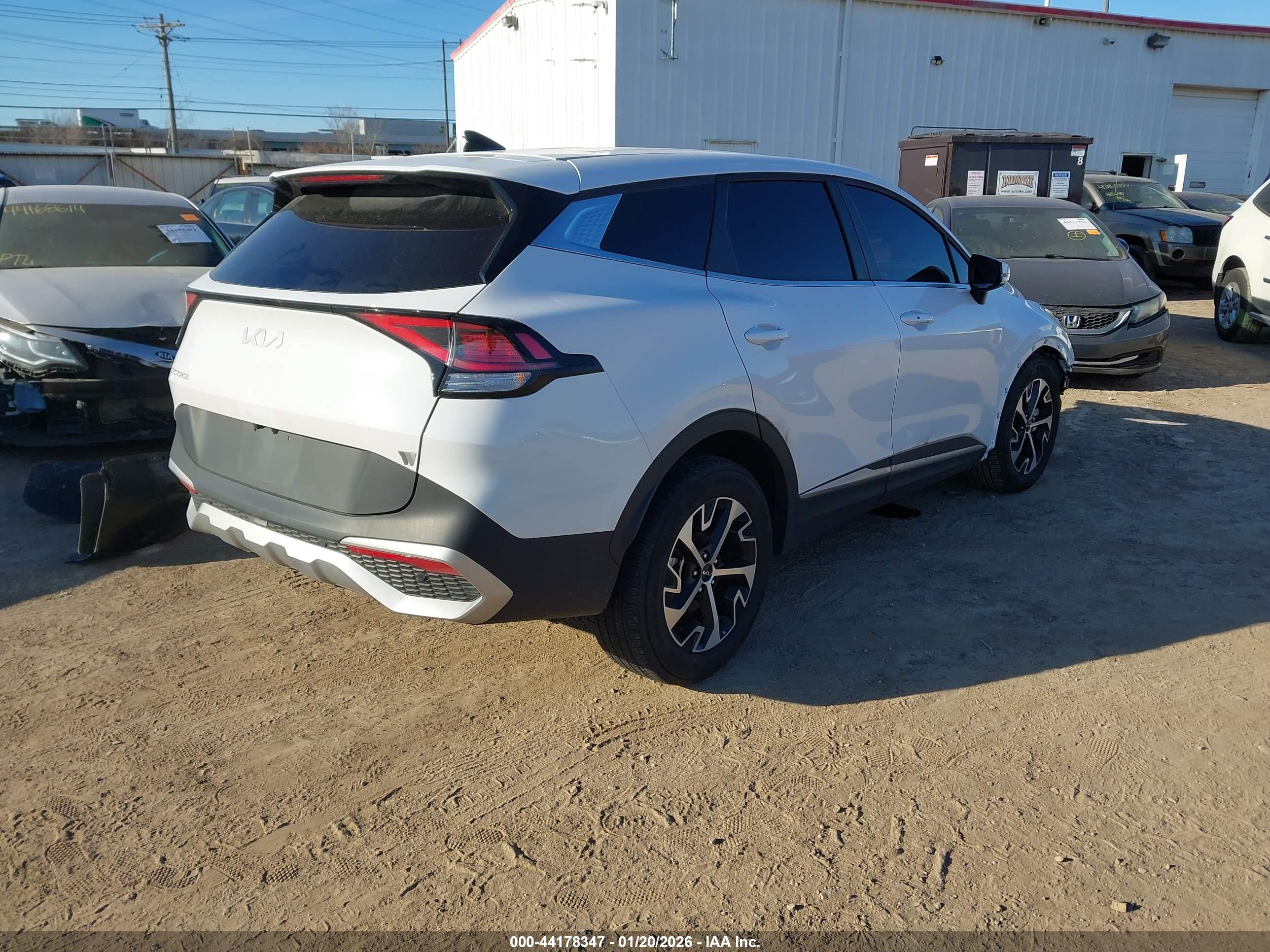KIA SPORTAGE image 4