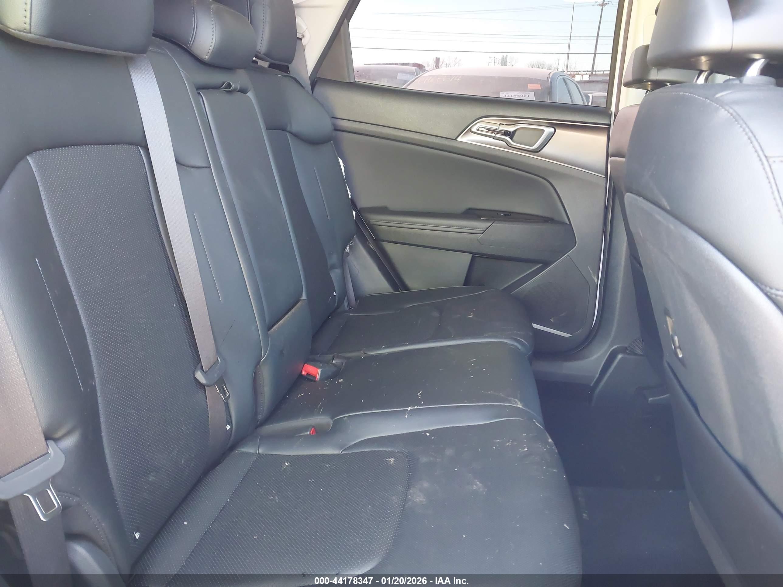KIA SPORTAGE image 8