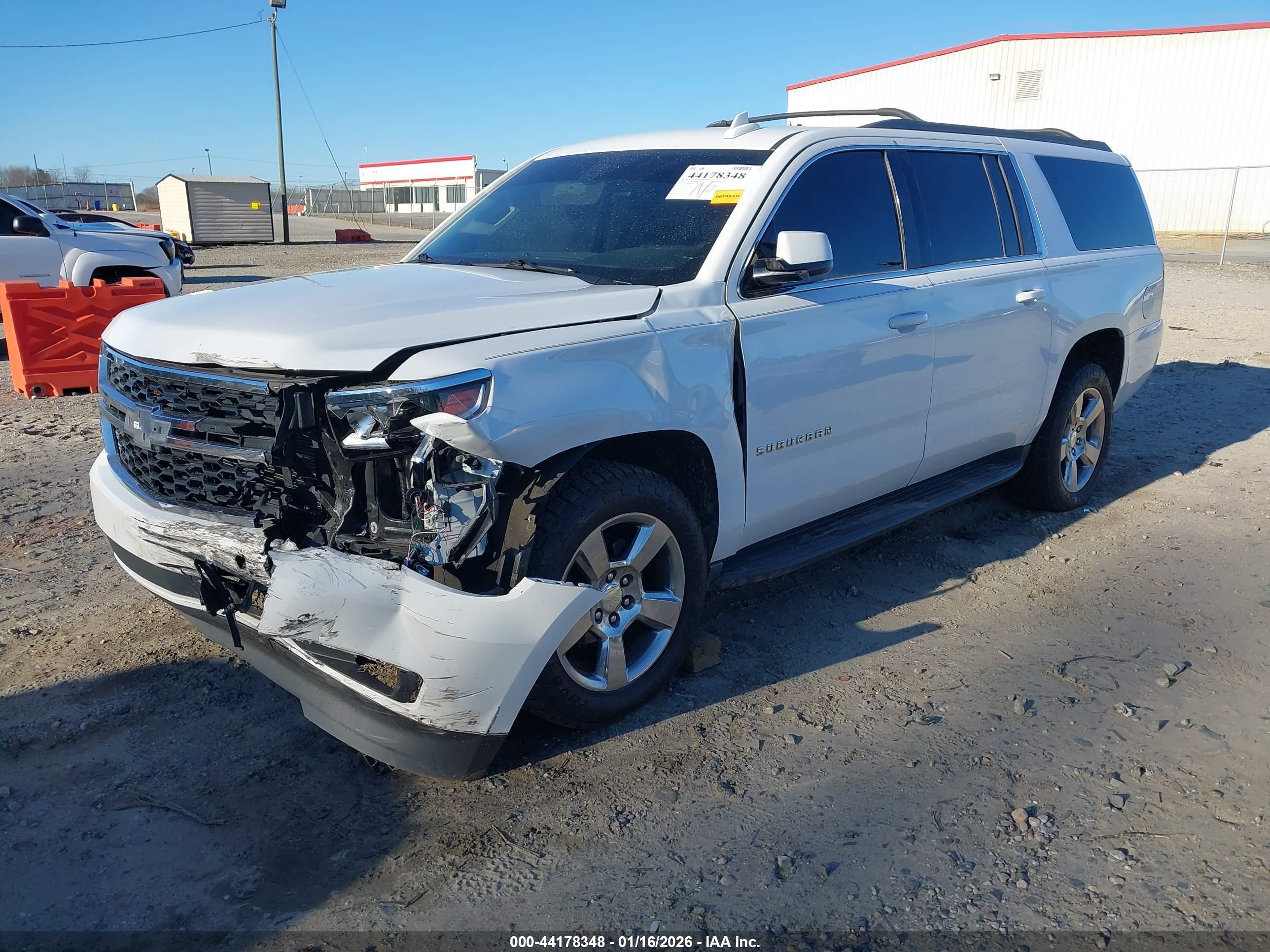 CHEVROLET SUBURBAN image 2