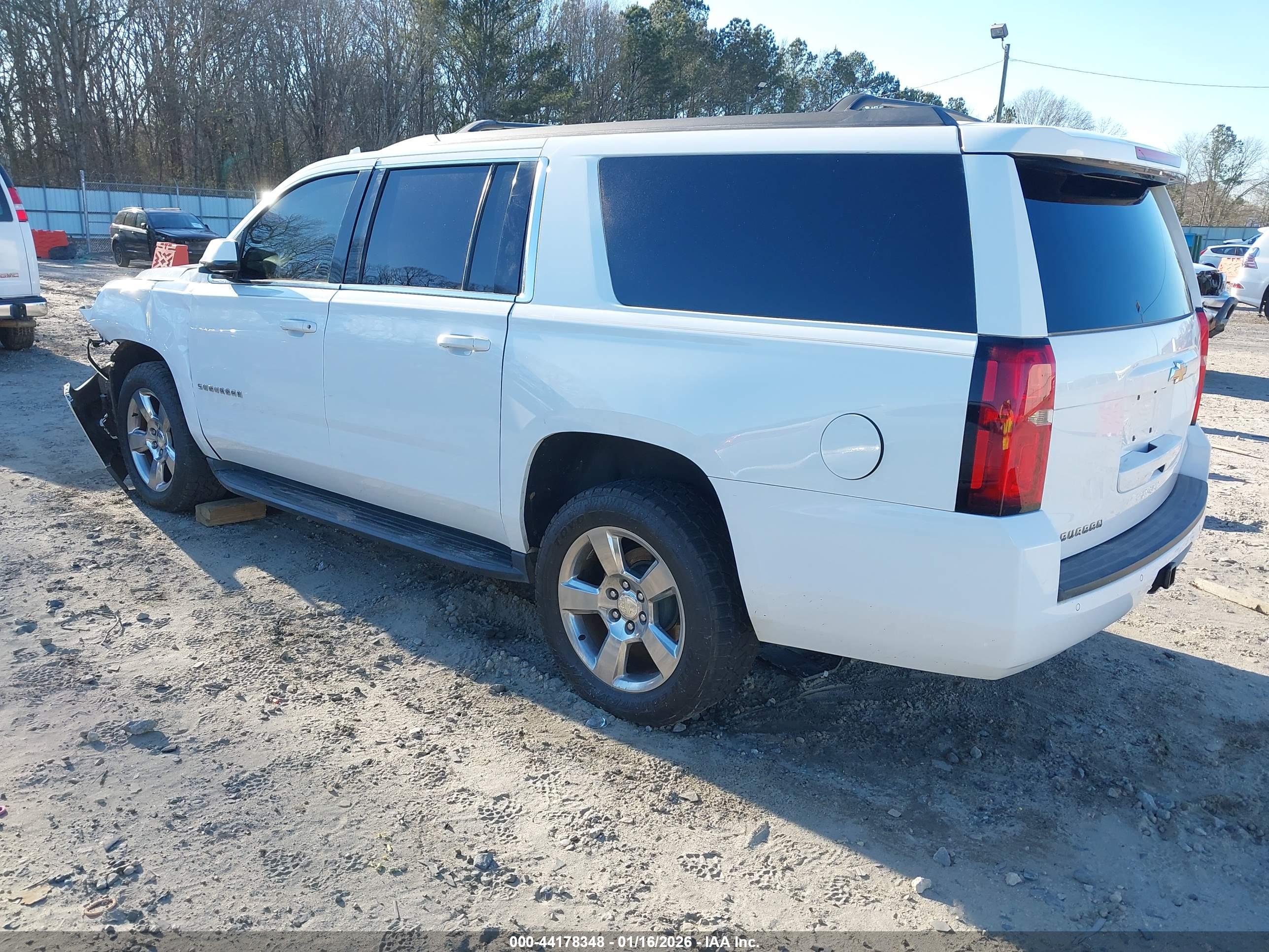 CHEVROLET SUBURBAN image 3
