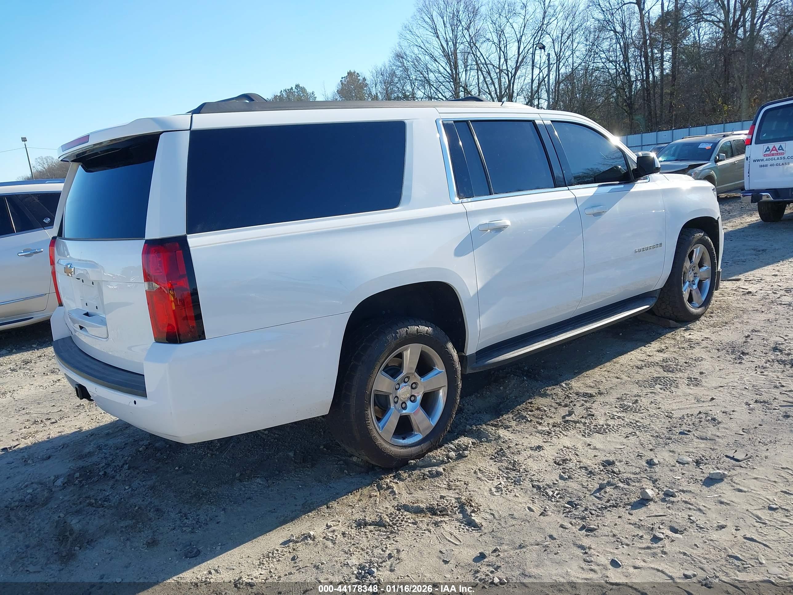 CHEVROLET SUBURBAN image 4
