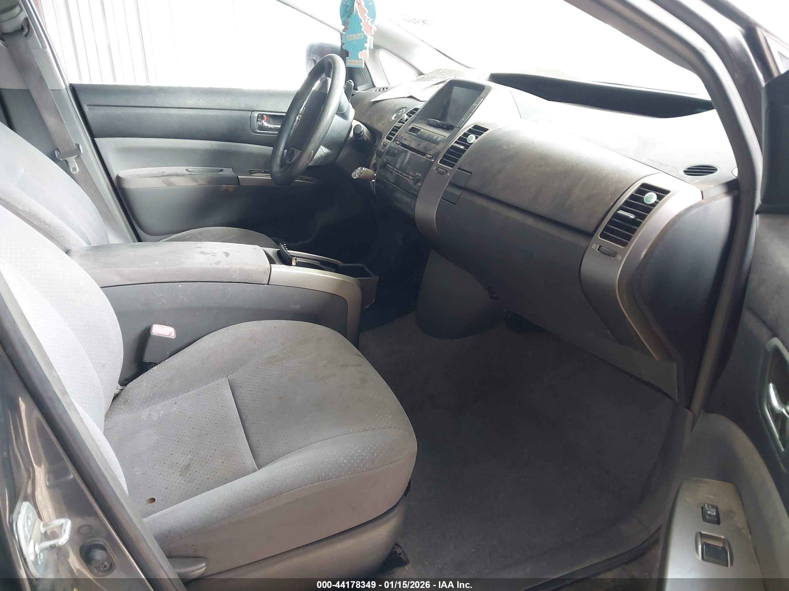 TOYOTA PRIUS image 5