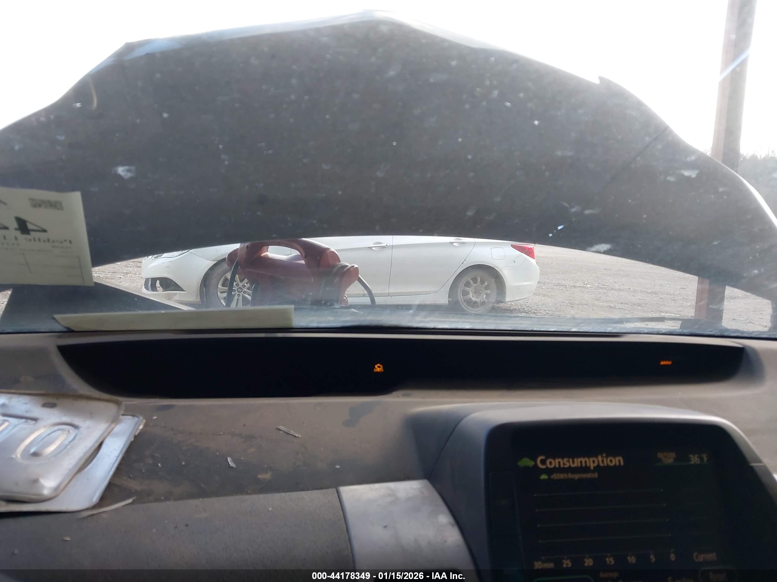 TOYOTA PRIUS image 7