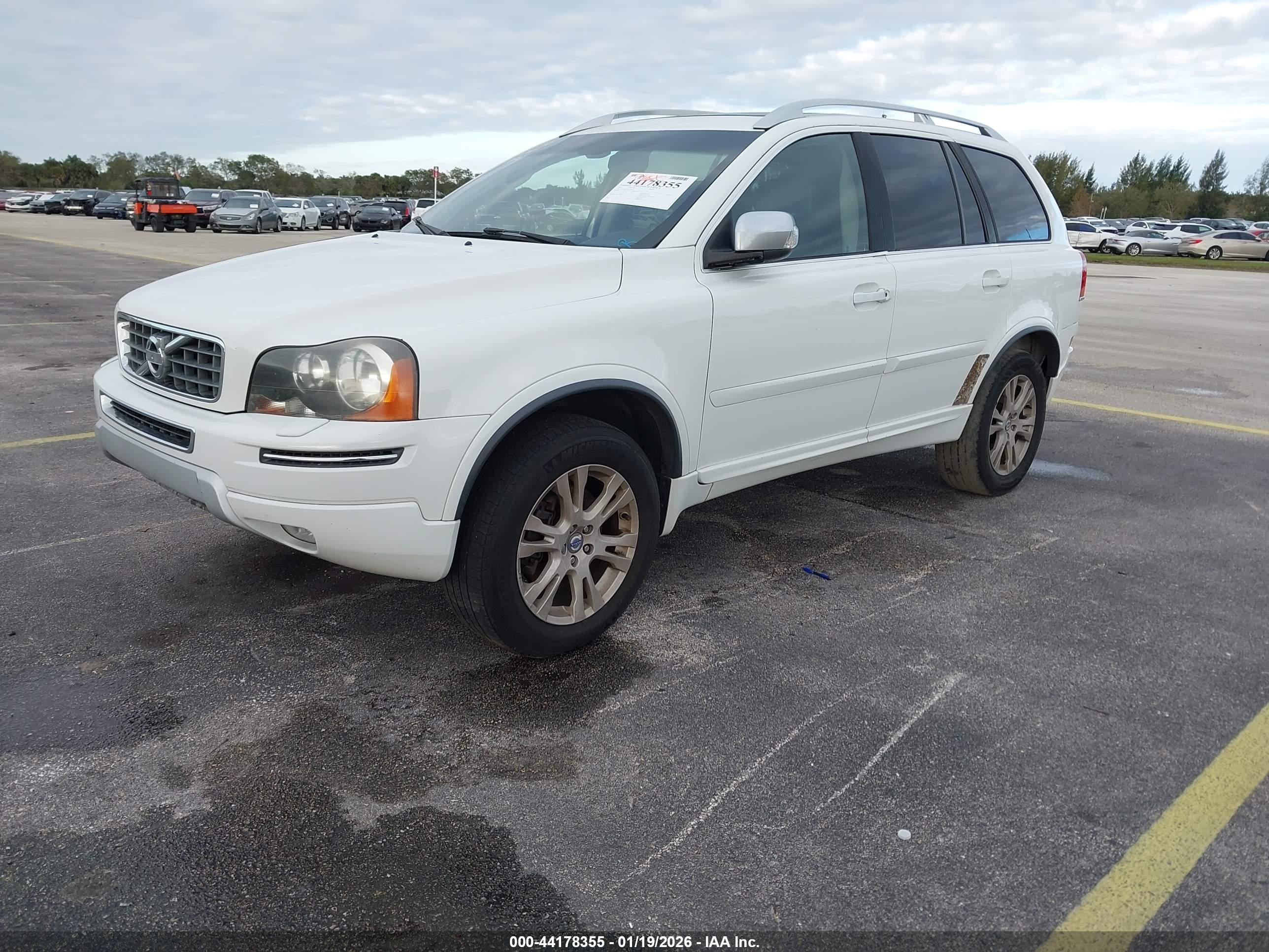 VOLVO XC90 image 2