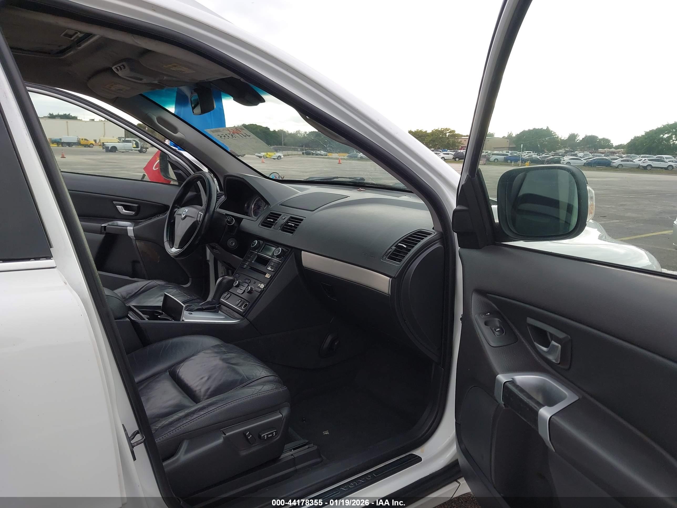 VOLVO XC90 image 5