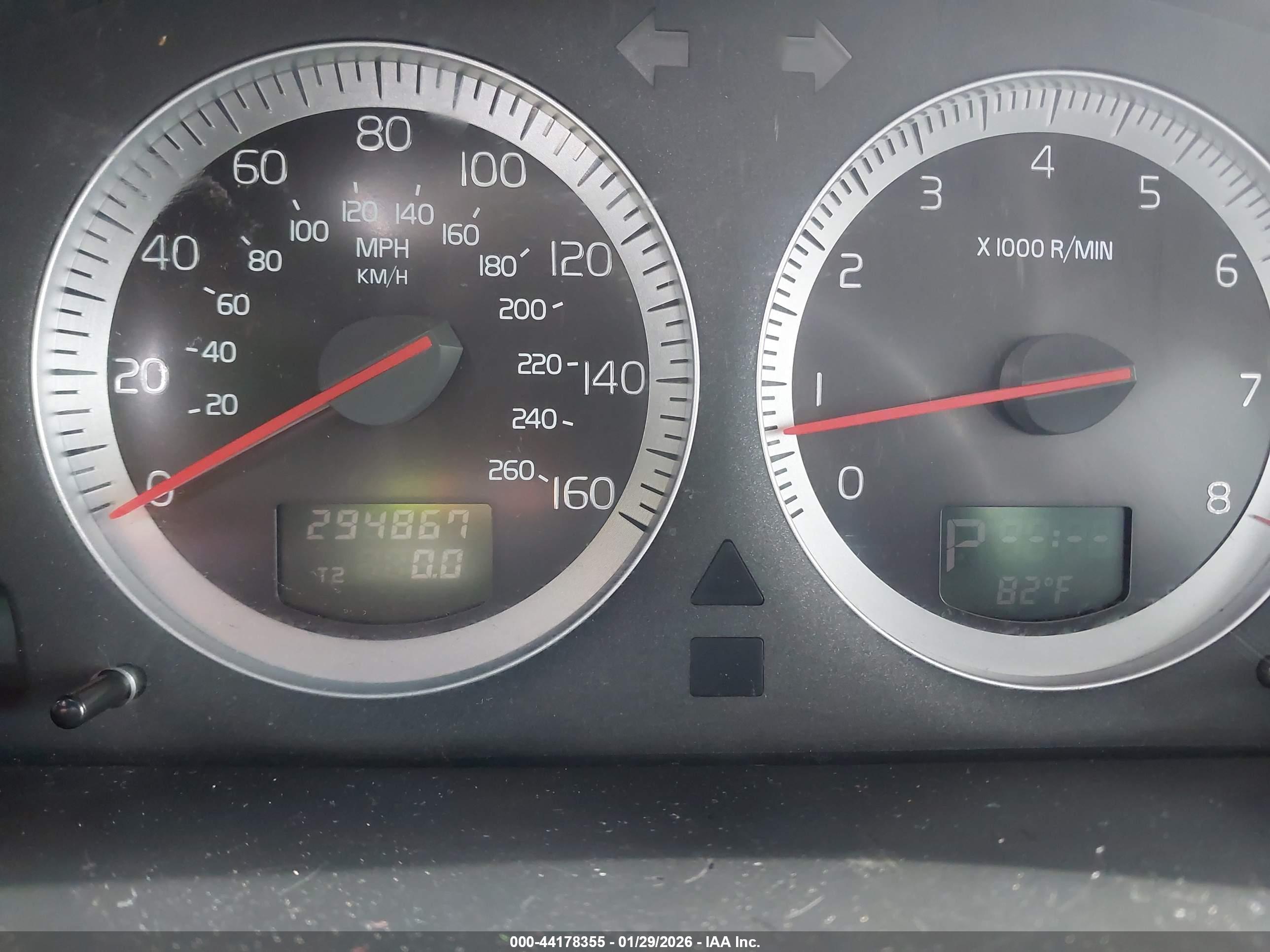 VOLVO XC90 image 7