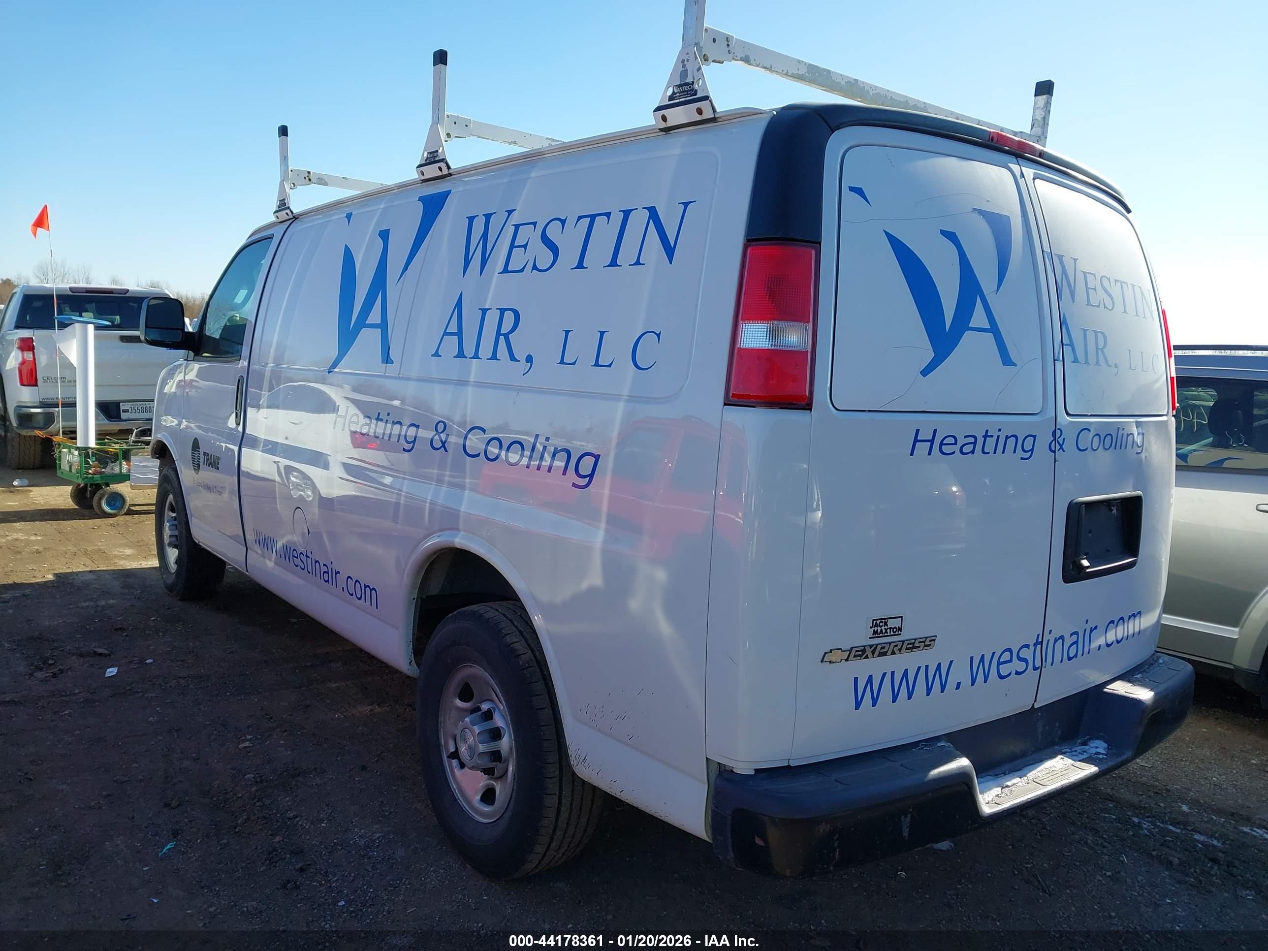 CHEVROLET EXPRESS image 3