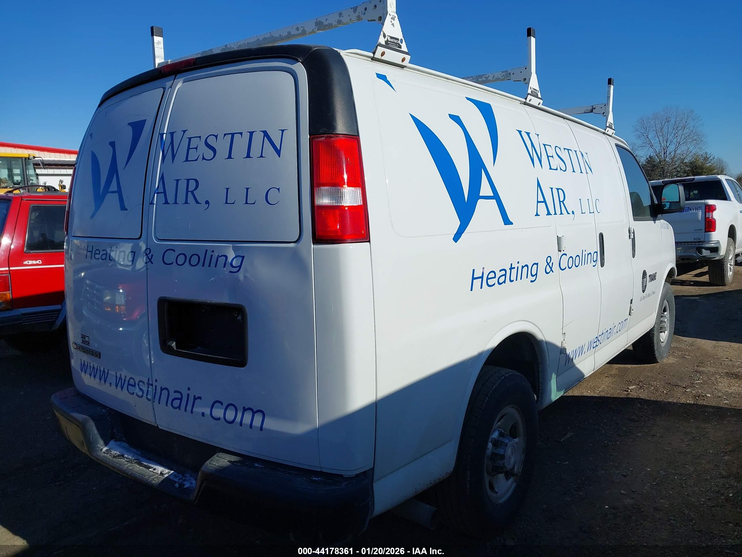 CHEVROLET EXPRESS image 4