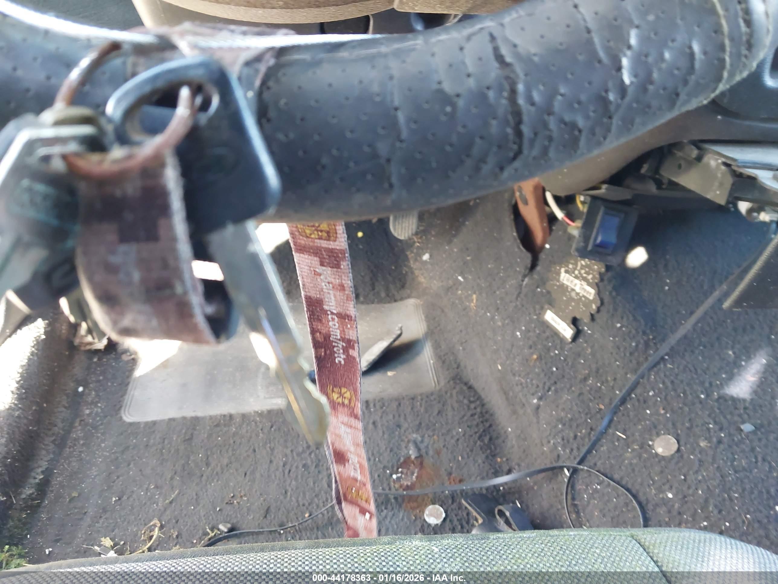 FORD CROWN image 11