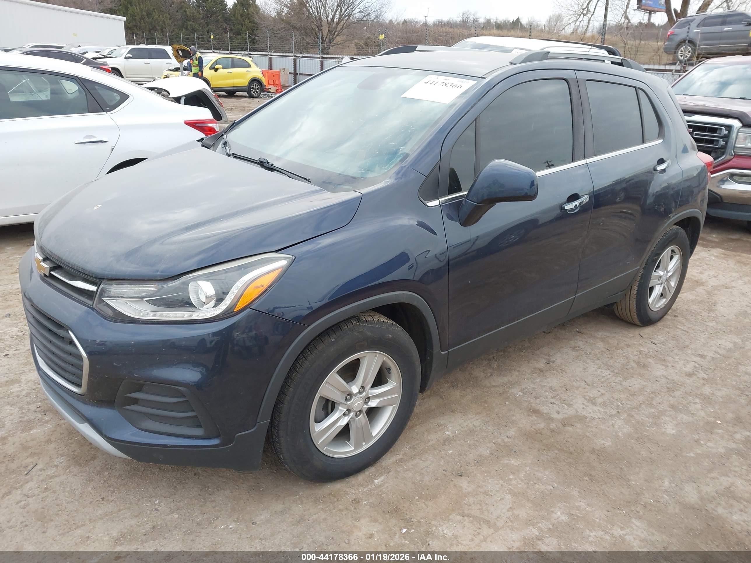 CHEVROLET TRAX image 2