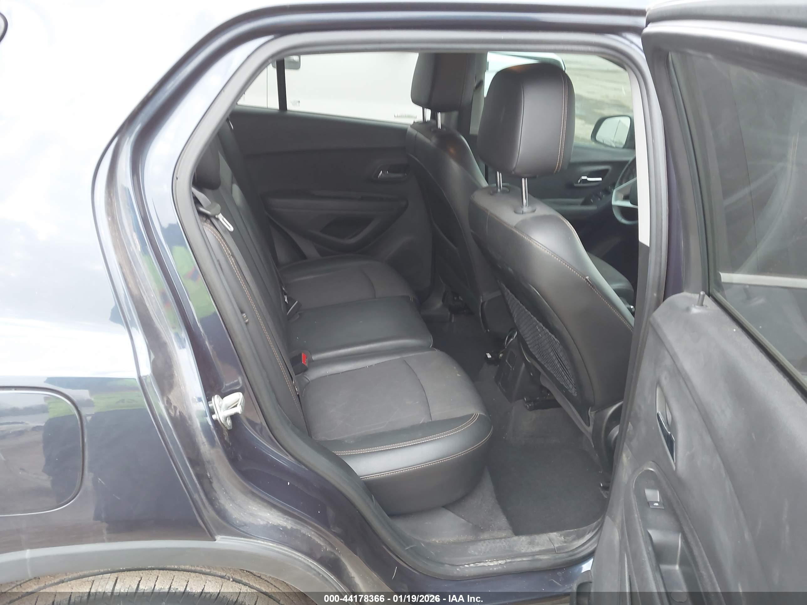 CHEVROLET TRAX image 8