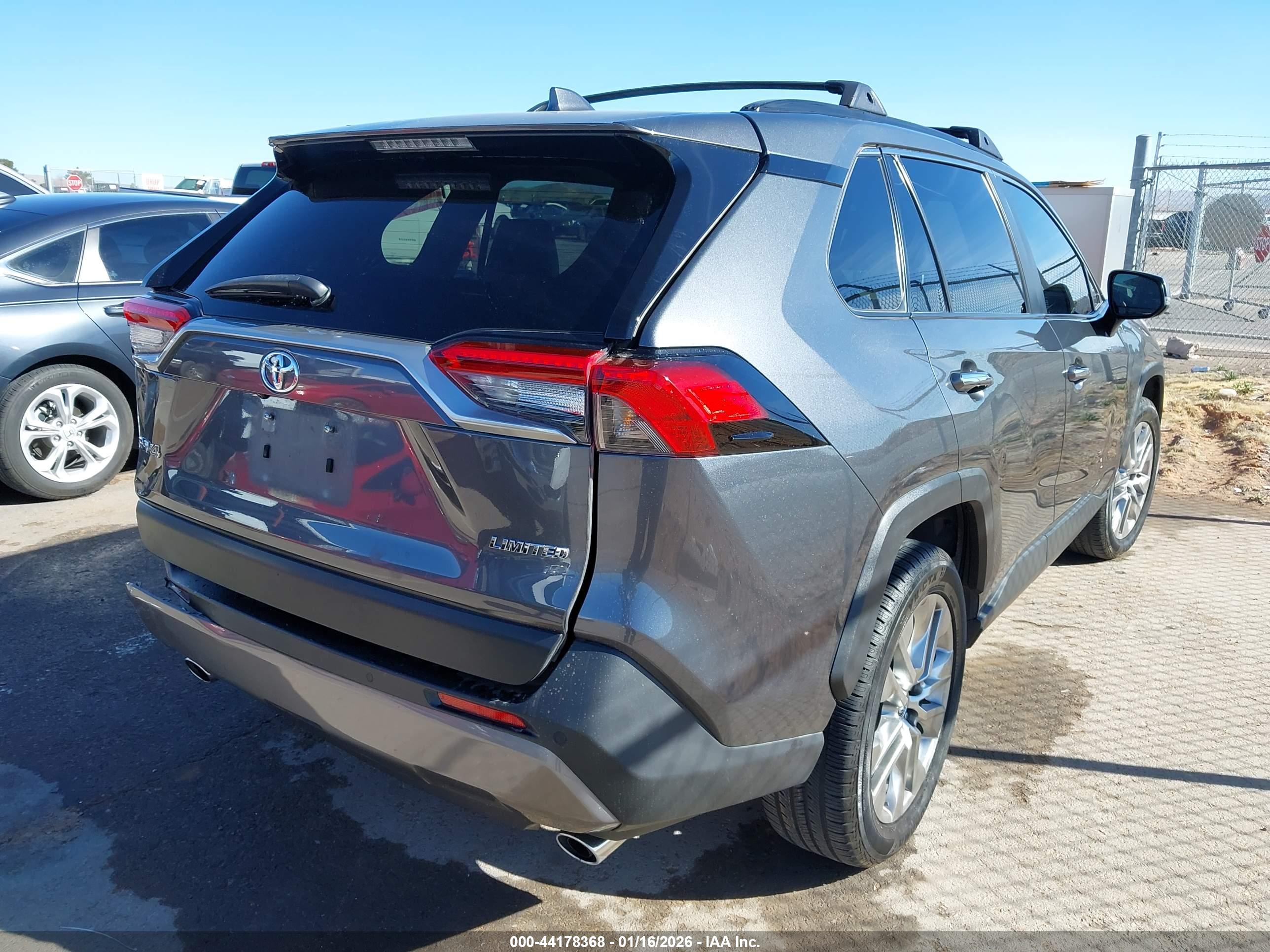 TOYOTA RAV4 image 4
