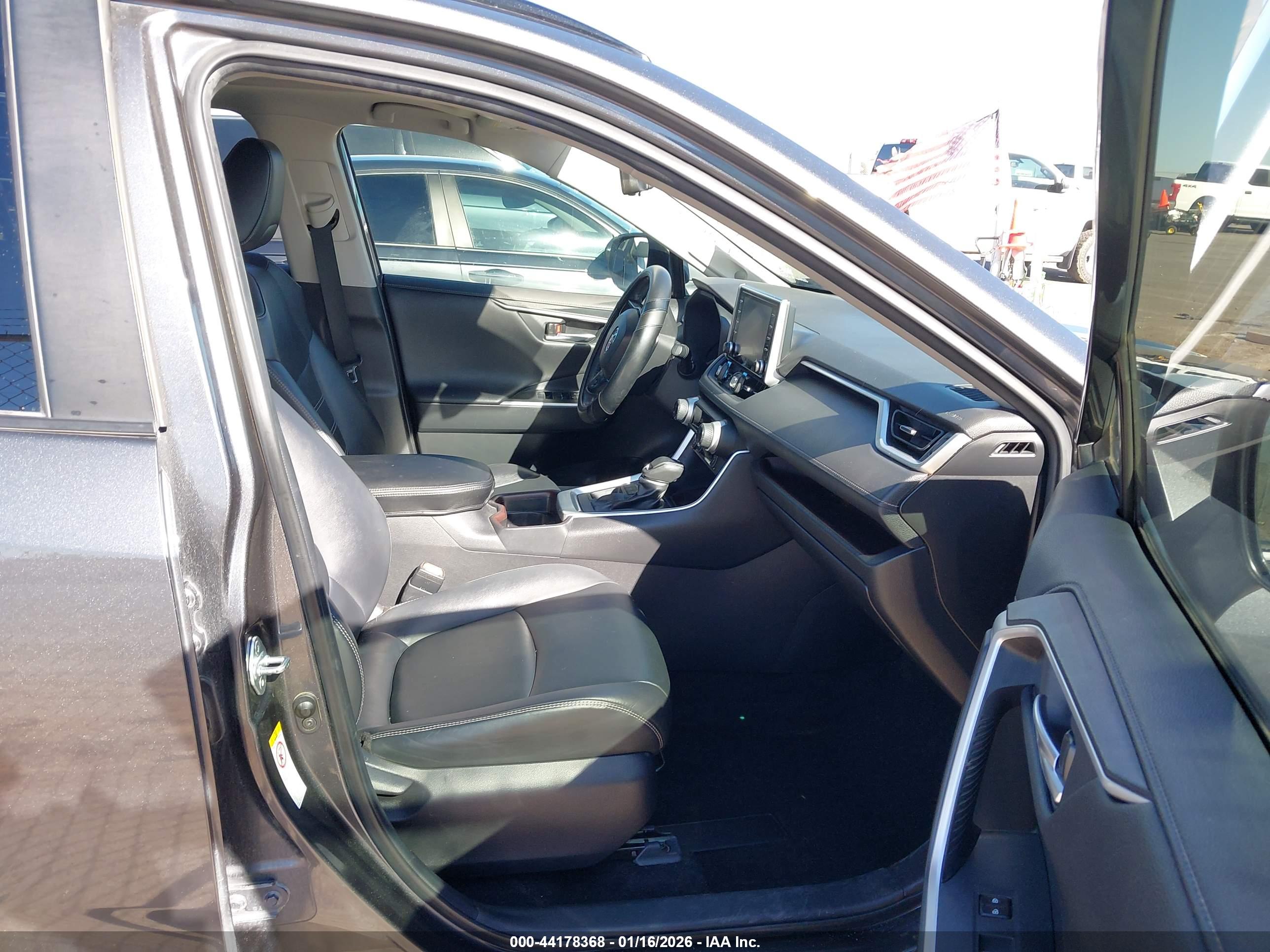 TOYOTA RAV4 image 5