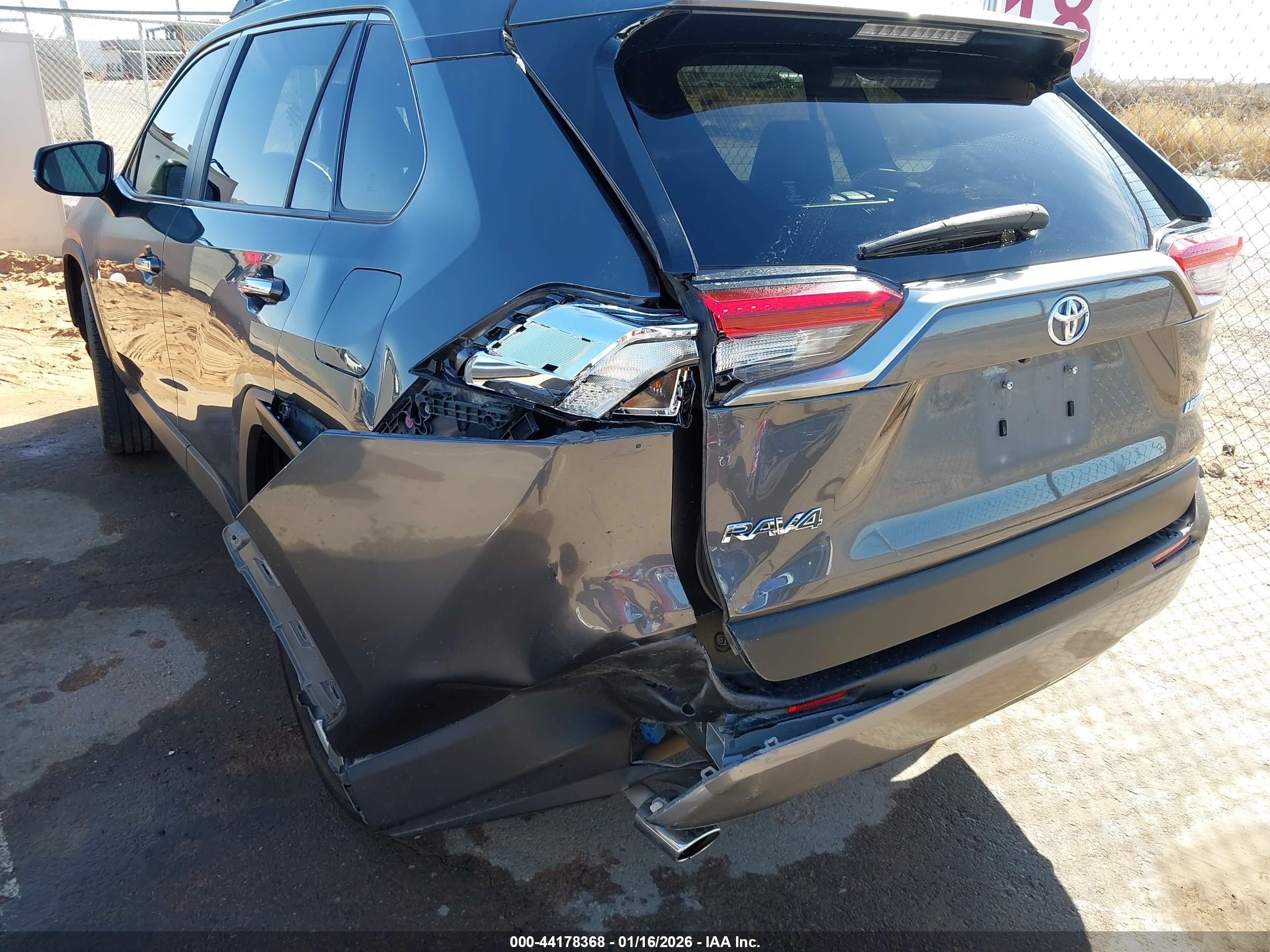 TOYOTA RAV4 image 6