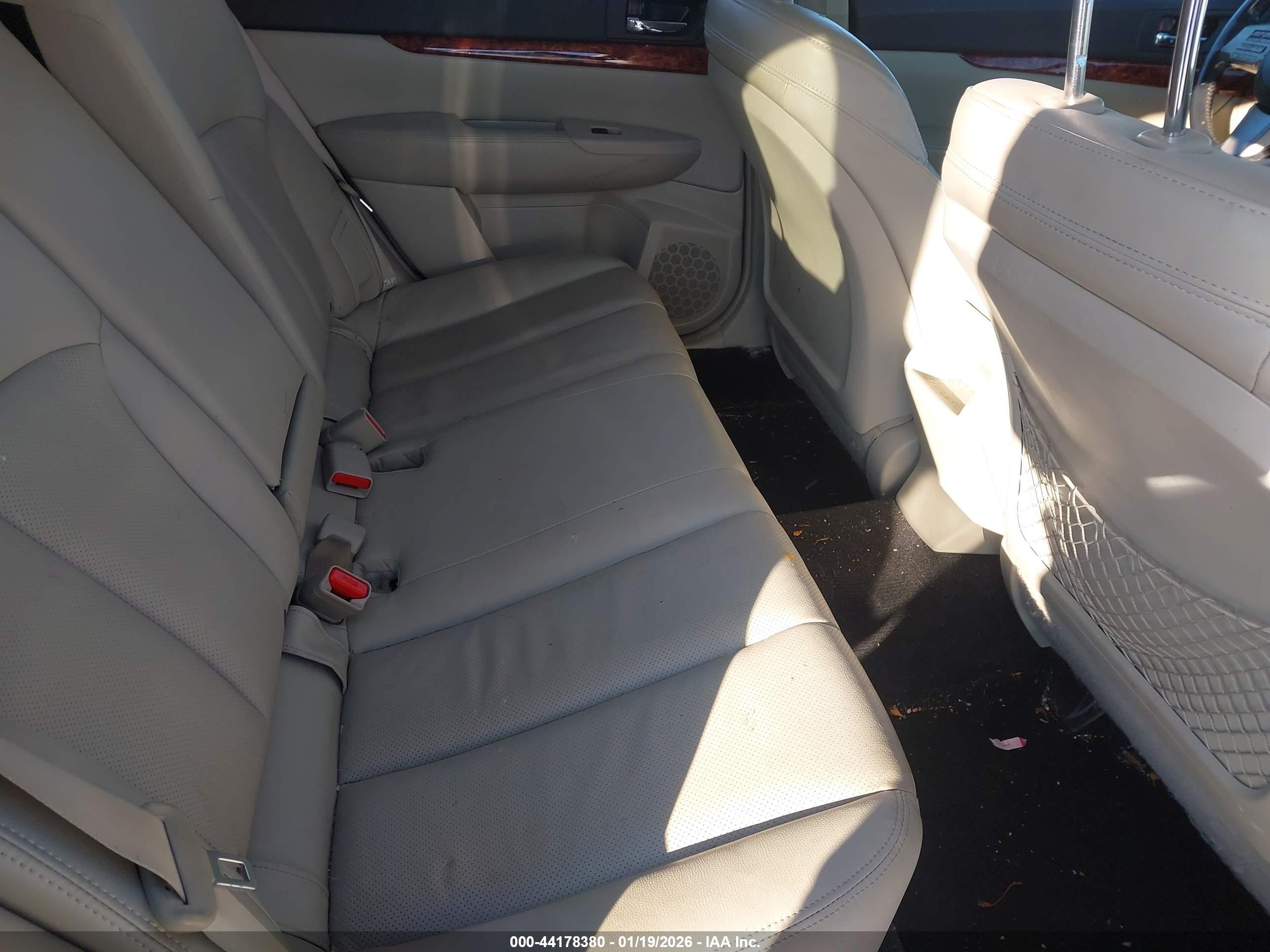 SUBARU OUTBACK image 8