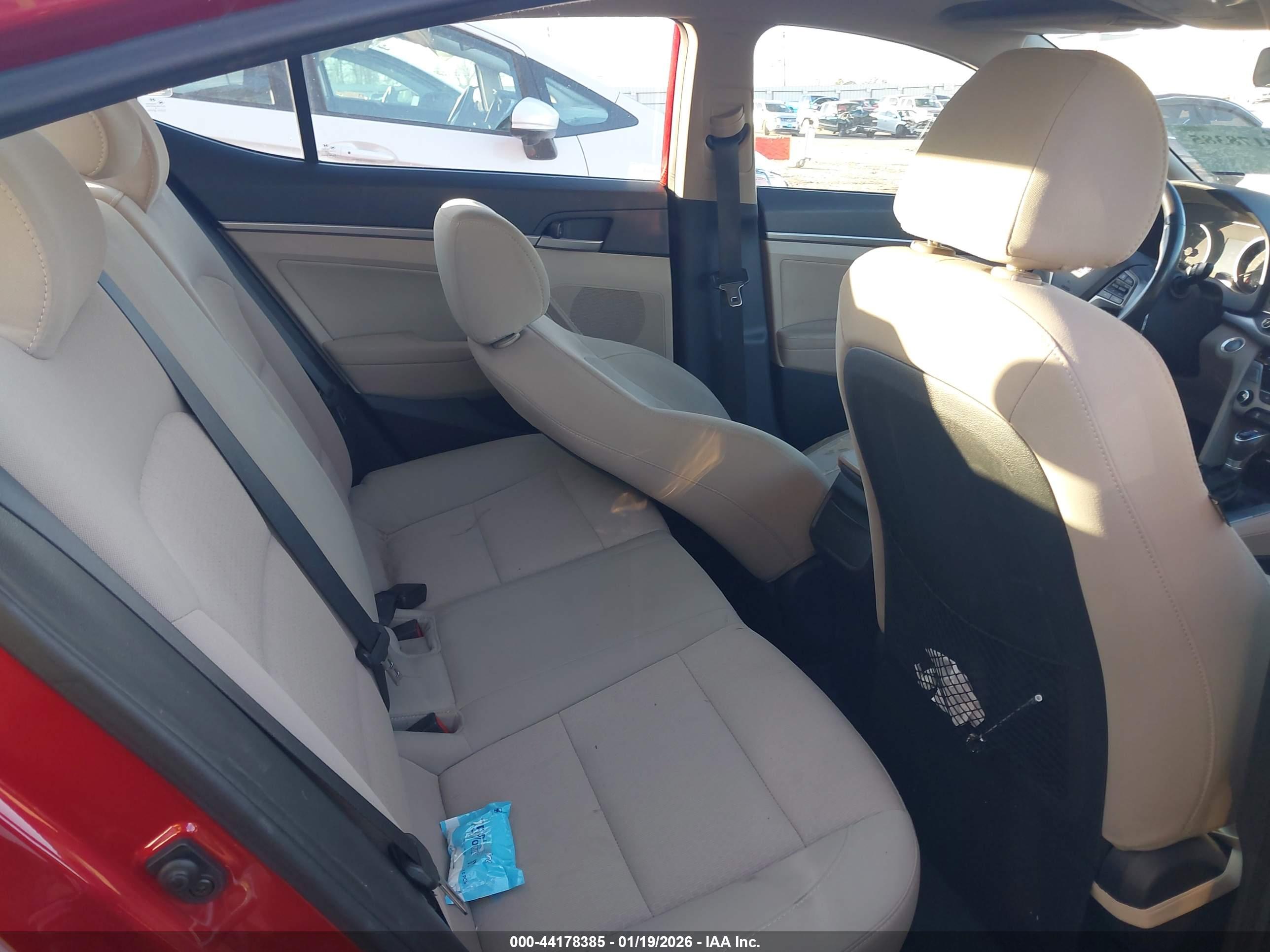 HYUNDAI ELANTRA image 8