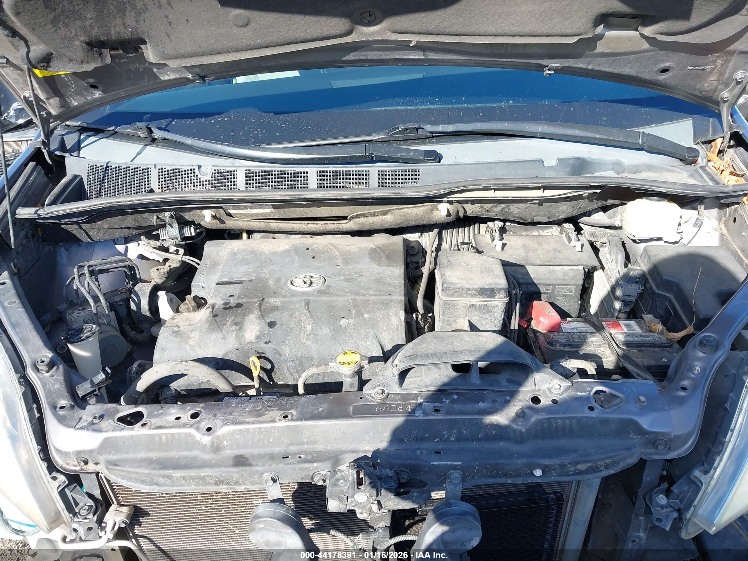 TOYOTA SIENNA image 10