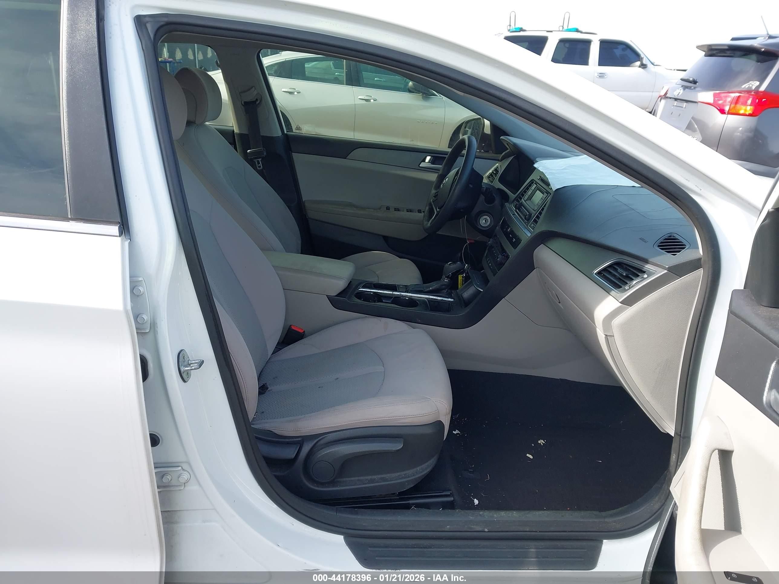 HYUNDAI SONATA image 5