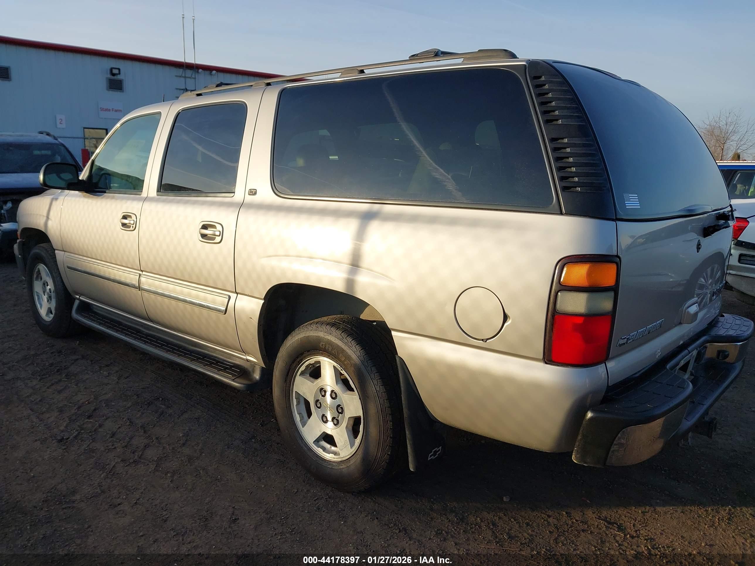 CHEVROLET SUBURBAN image 3