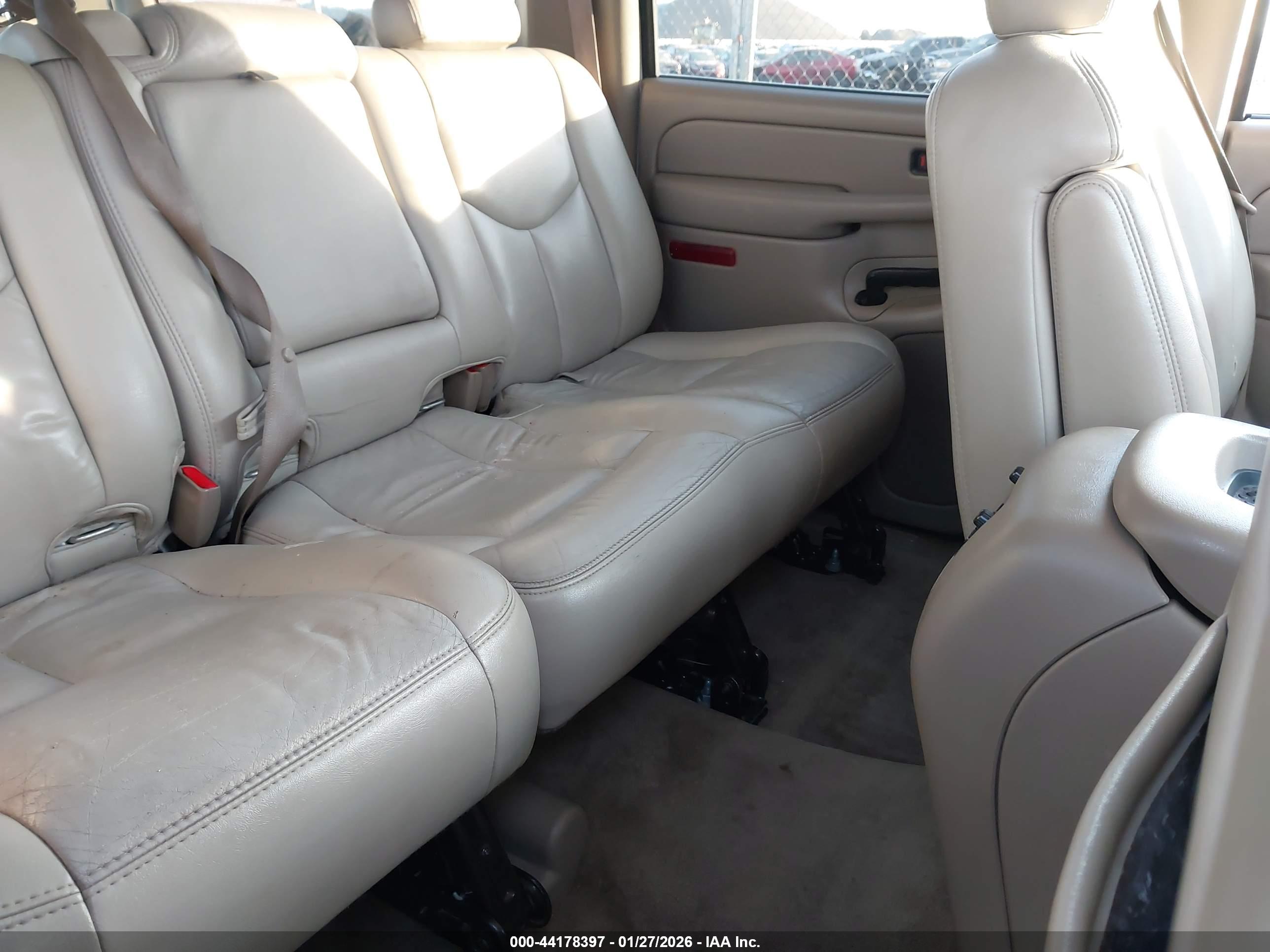 CHEVROLET SUBURBAN image 8