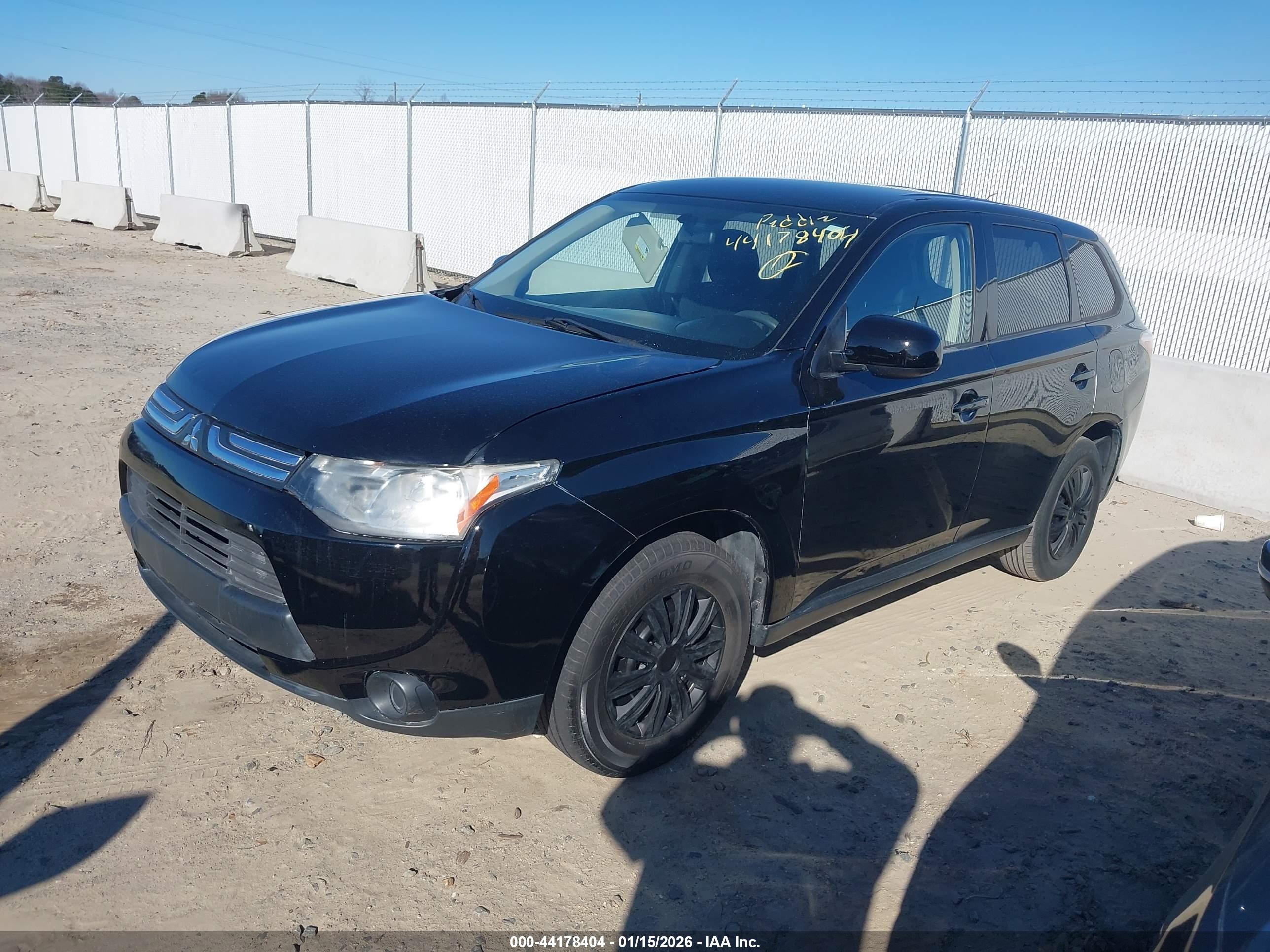 MITSUBISHI OUTLANDER image 2