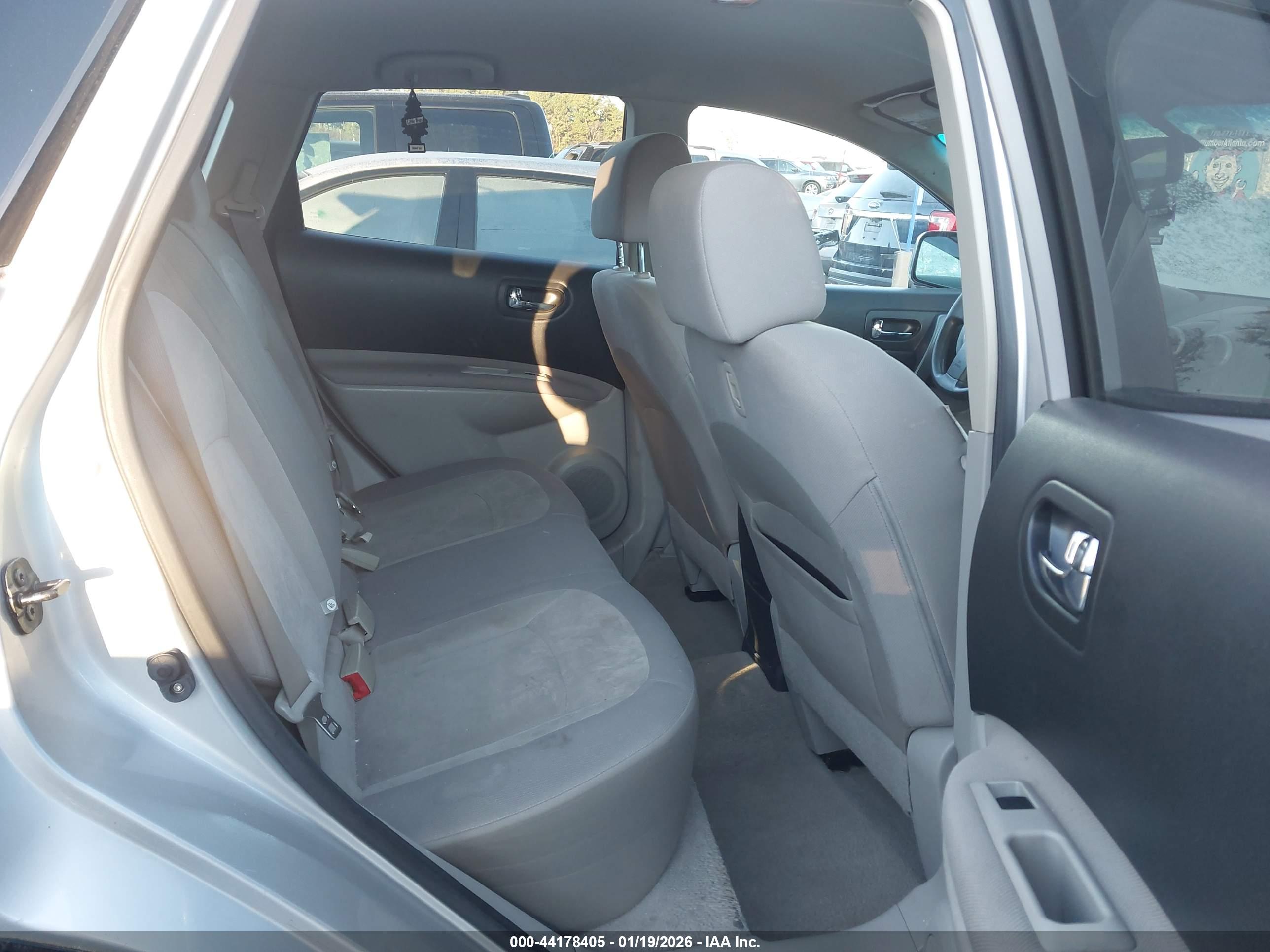 NISSAN ROGUE image 8