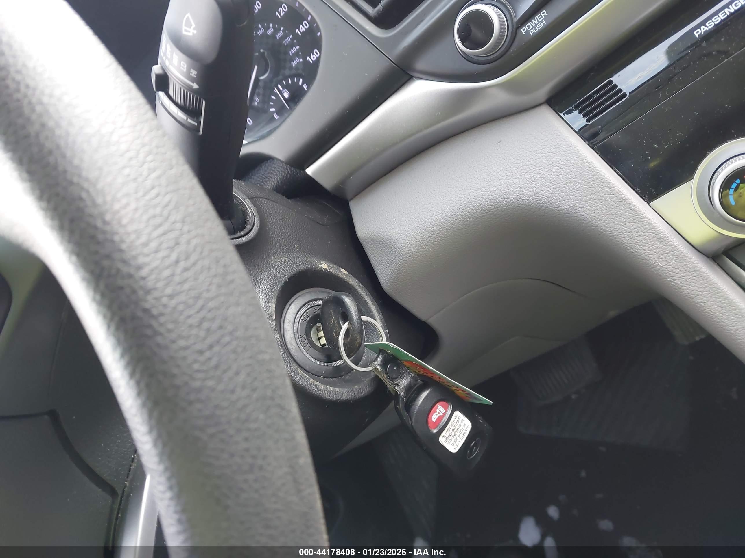 HYUNDAI ELANTRA image 11