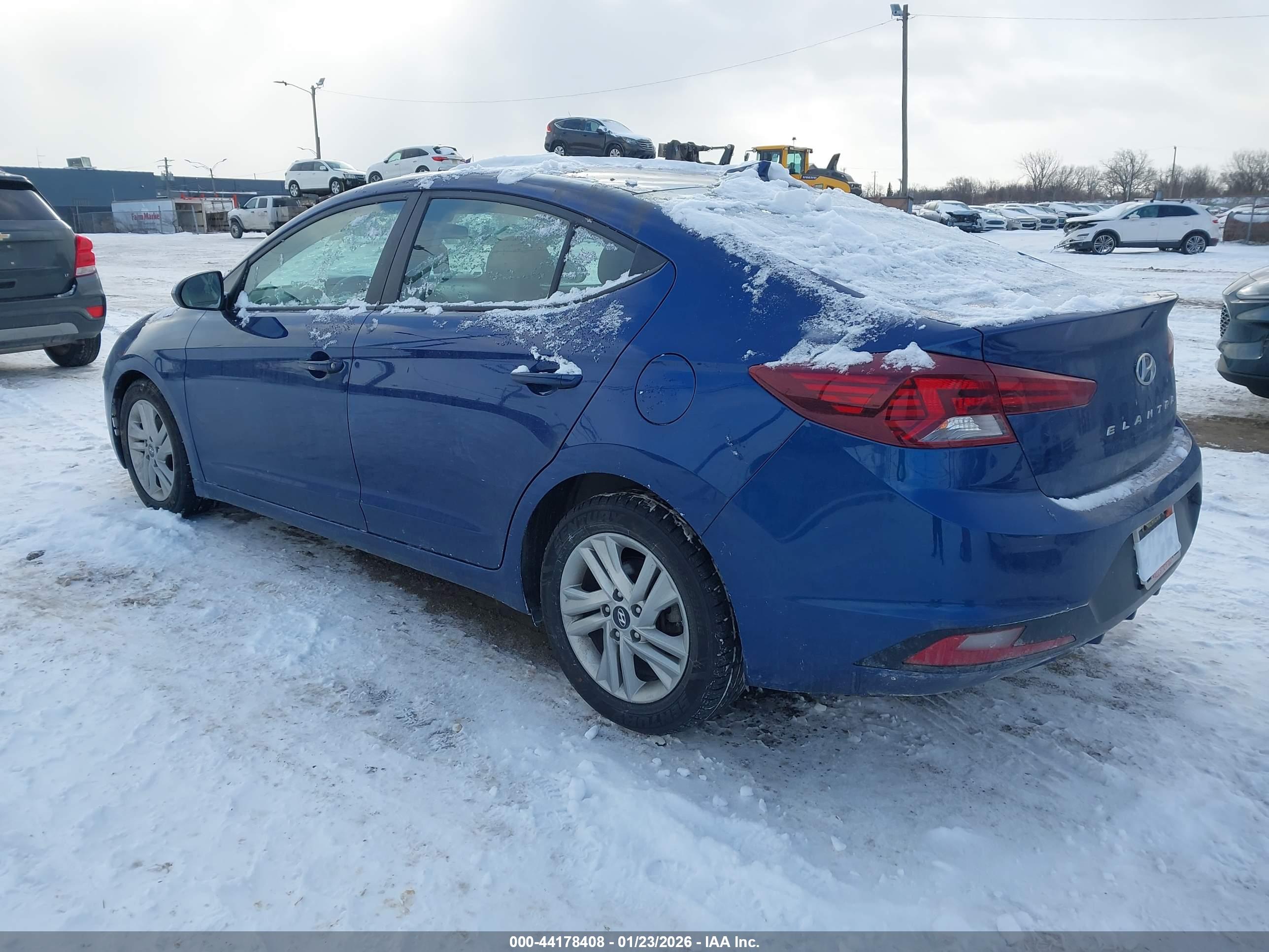 HYUNDAI ELANTRA image 3