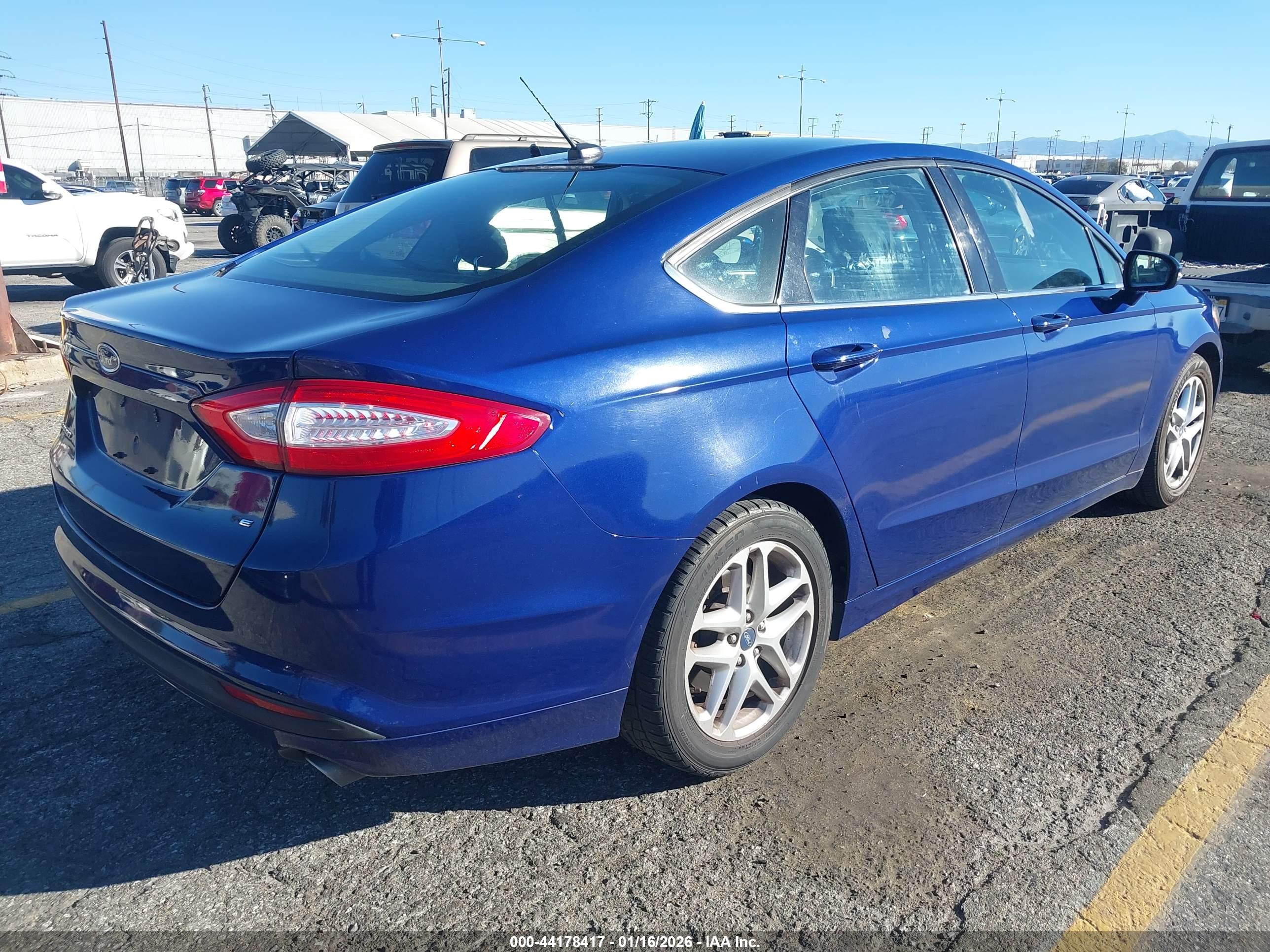 FORD FUSION image 4