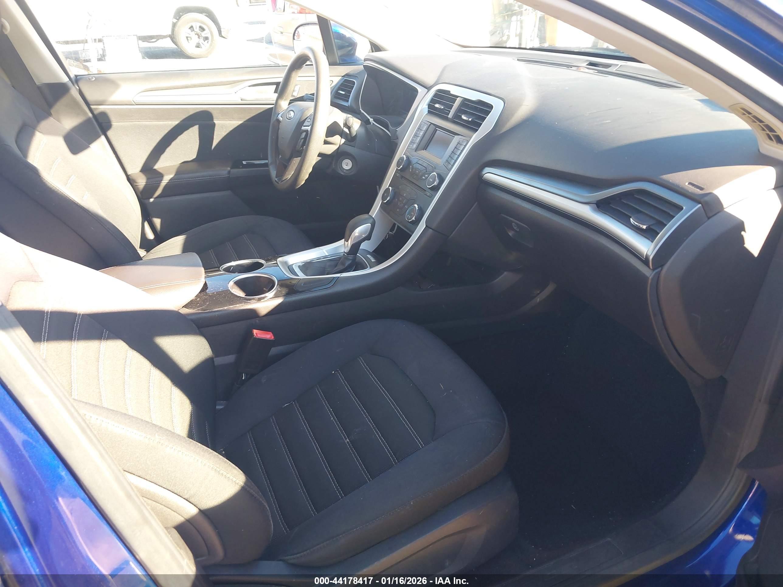 FORD FUSION image 5